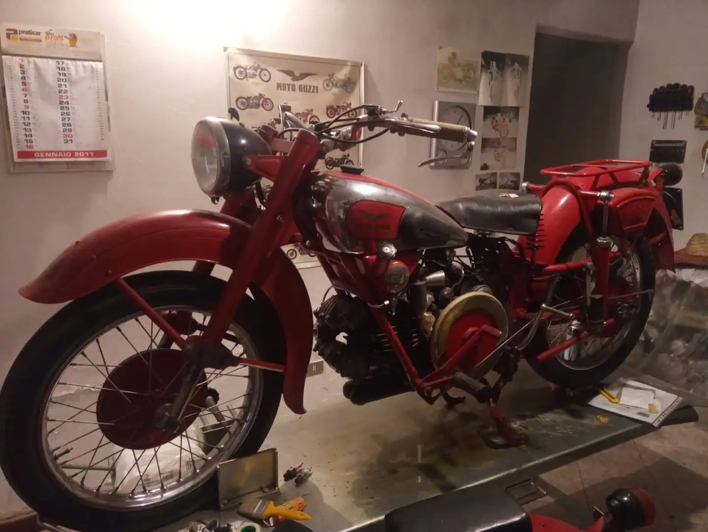 Moto Guzzi Astore crvena - 1