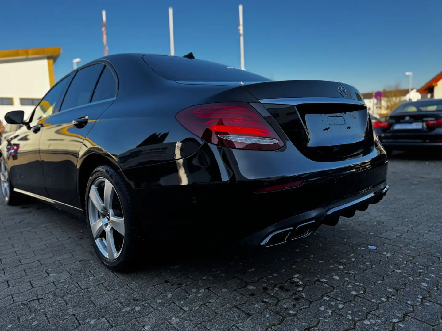 Mercedes-Benz E 200 AMG-Paket E63 Optik Leder Noir - 2