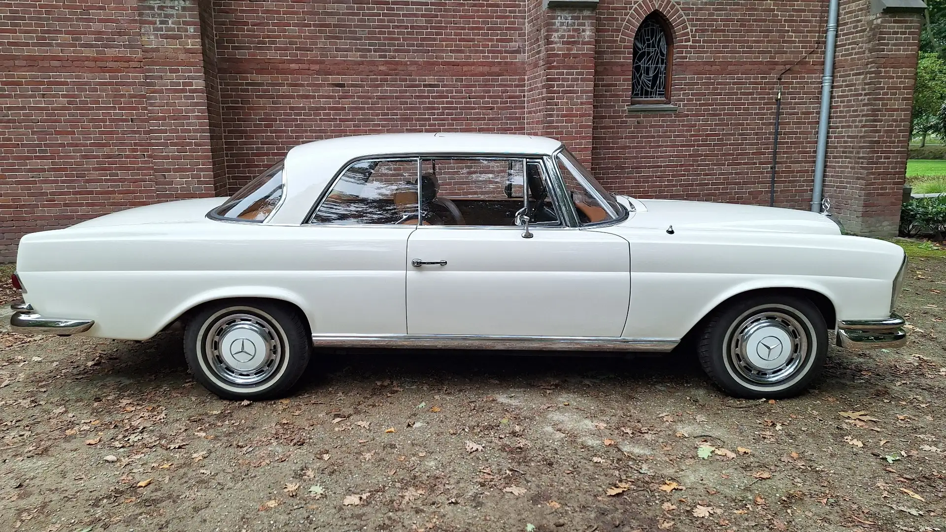 Mercedes-Benz 250SE Coupe W111 Бежевий - 1