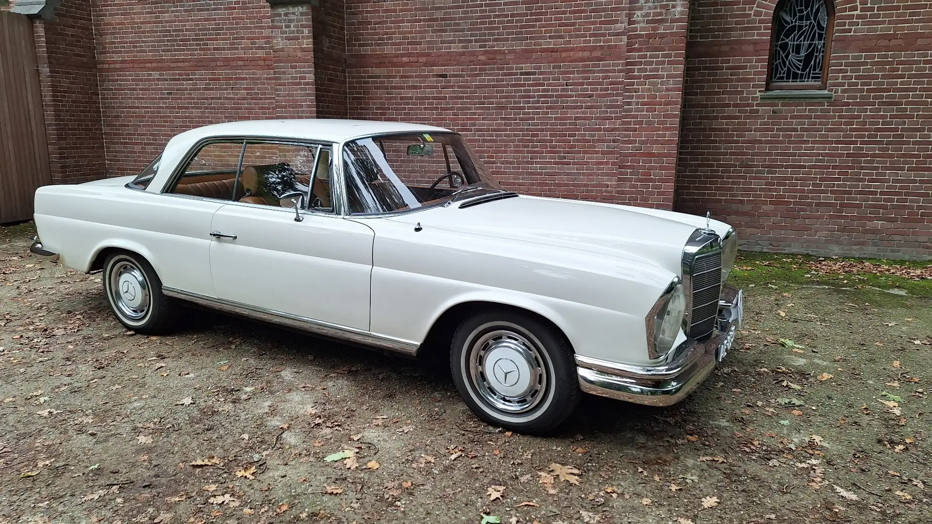 Mercedes-Benz 250SE Coupe W111 Бежевий - 2