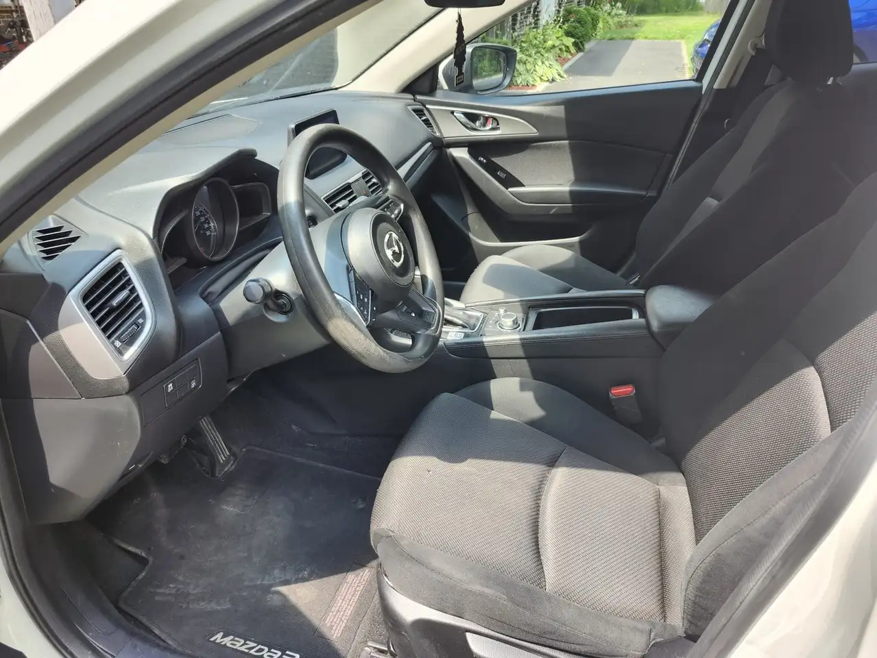 Mazda 3 снимка Mazda 3