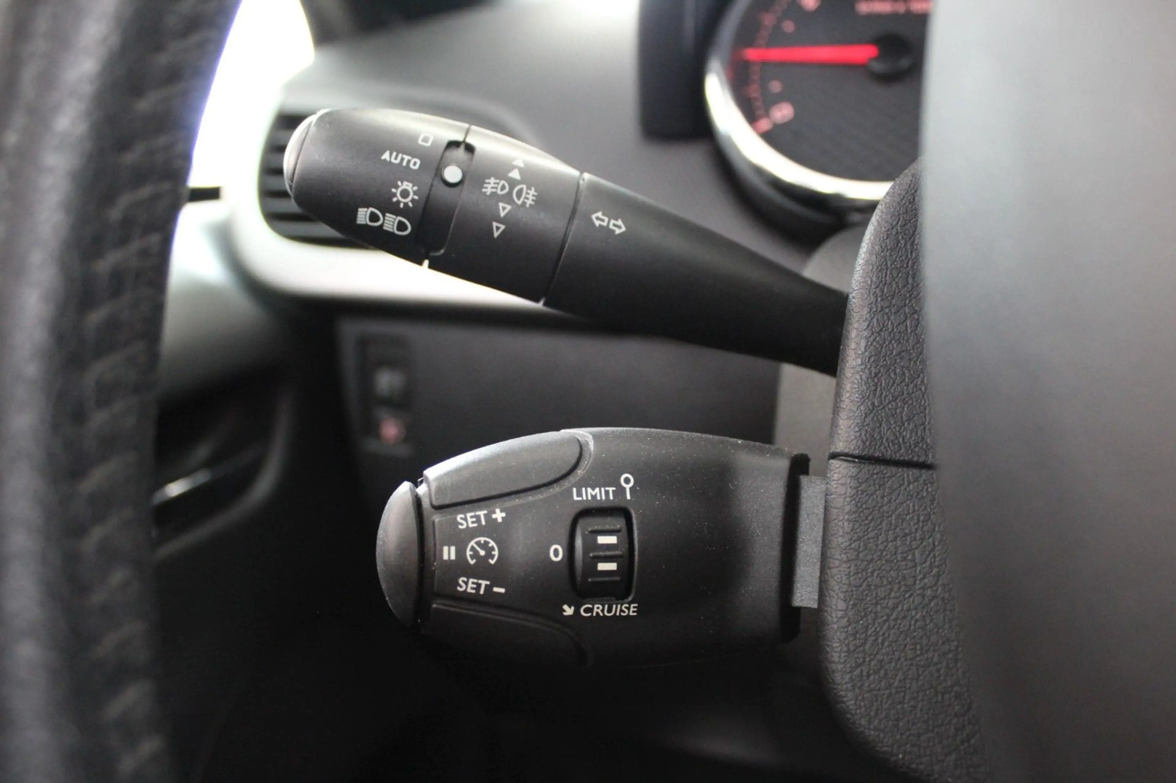 Peugeot 207 CC 1.6 16V Allure Leder PDC Sitzheizung — photo 14