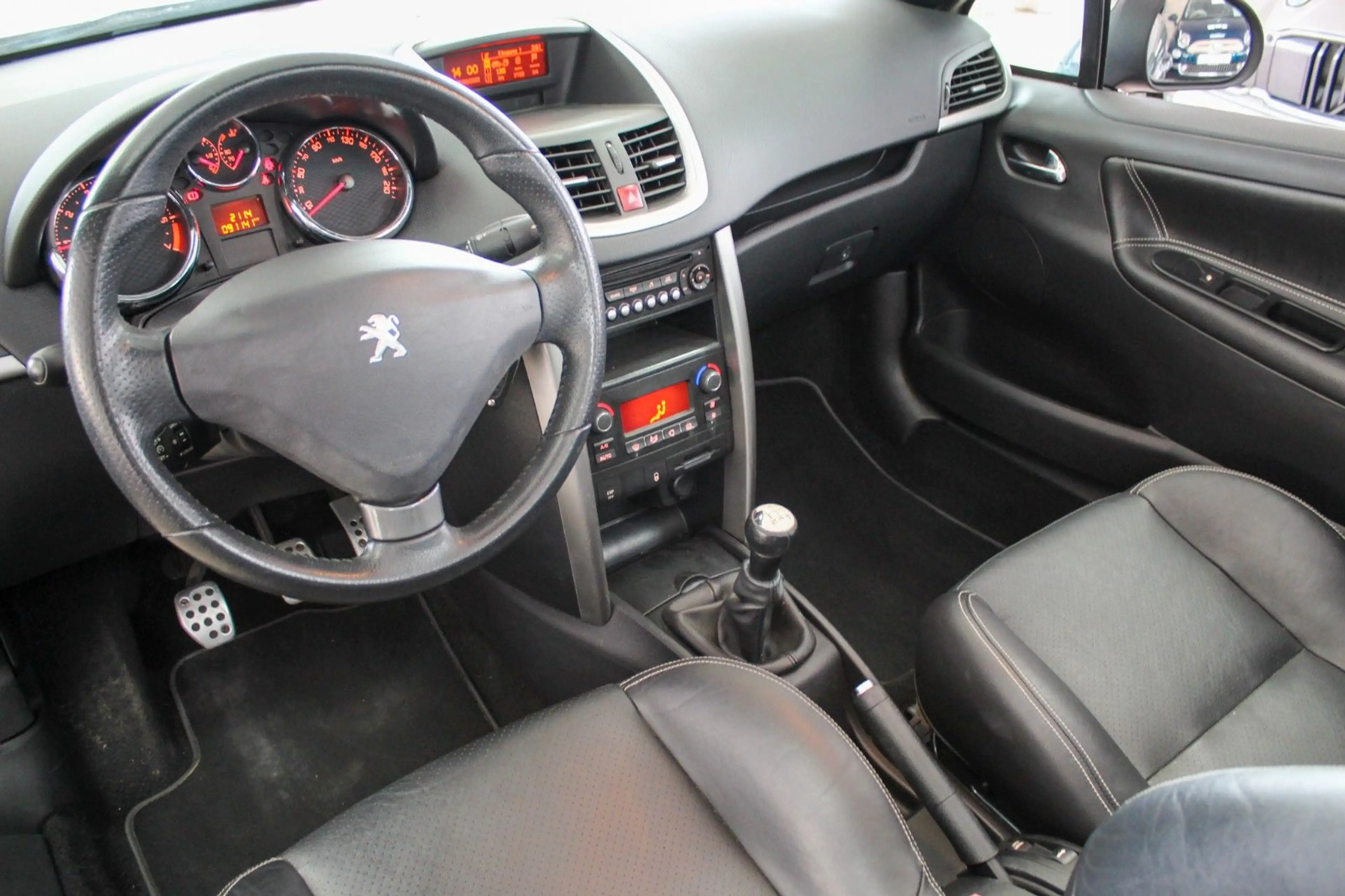 Peugeot 207 CC 1.6 16V Allure Leder PDC Sitzheizung — photo 4
