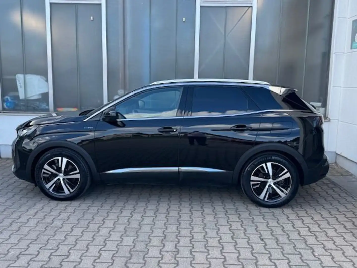 Peugeot 3008 Hybrid 225 e-EAT8 GT Schwarz - 2