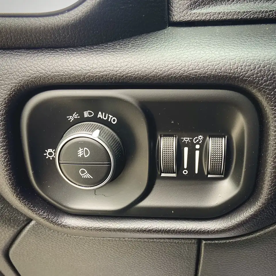 RAM 2500 снимка RAM 2500