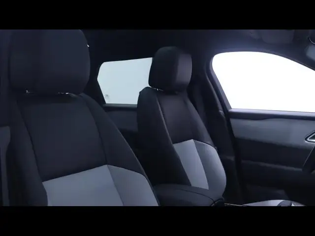 Land Rover Range Rover Velar view 11