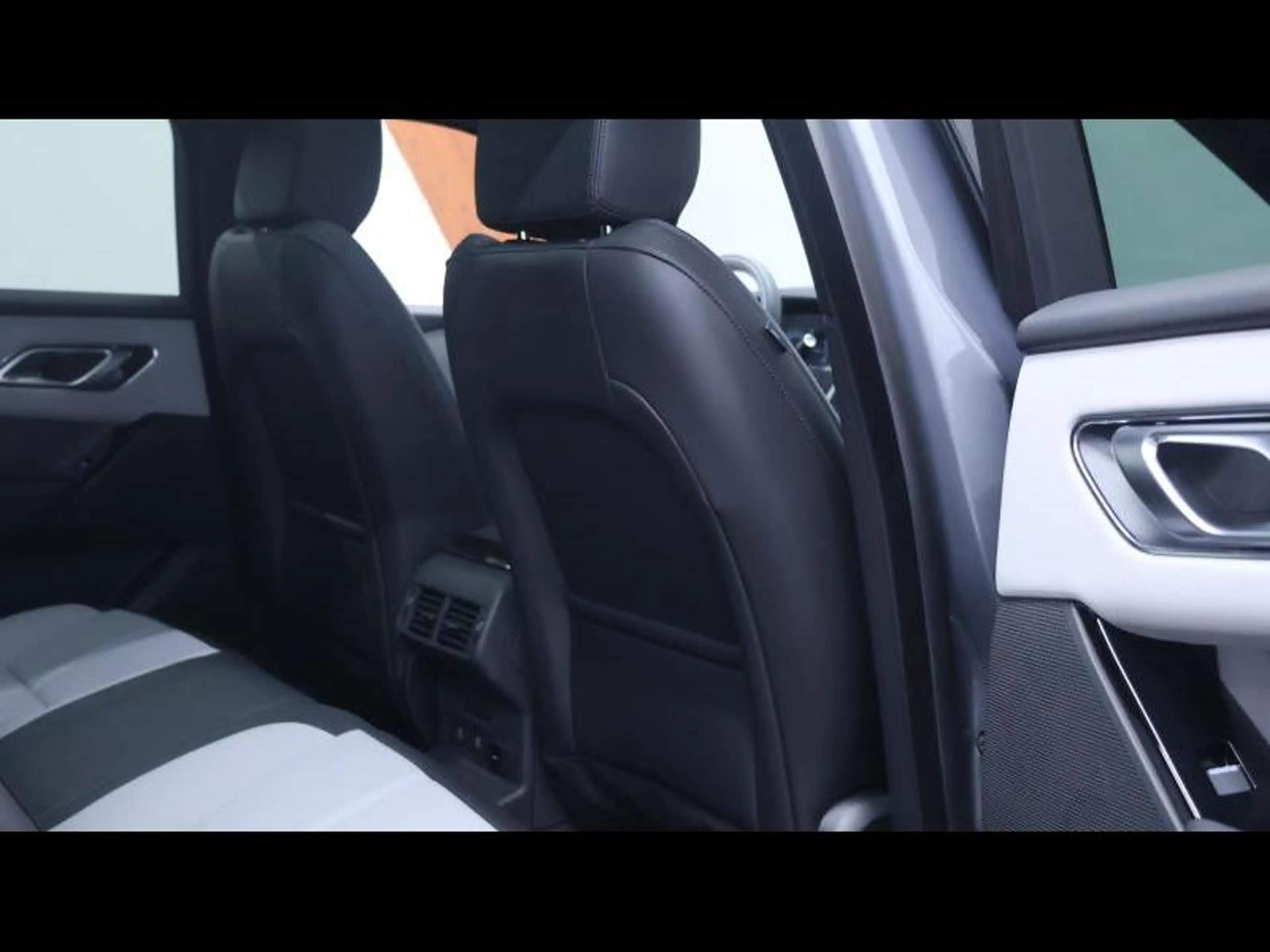 Land Rover Range Rover Velar D200 S AWD Auto — photo 12