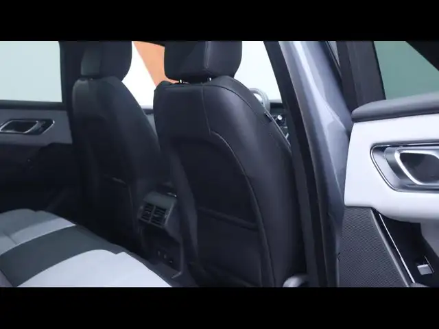 Land Rover Range Rover Velar view 12