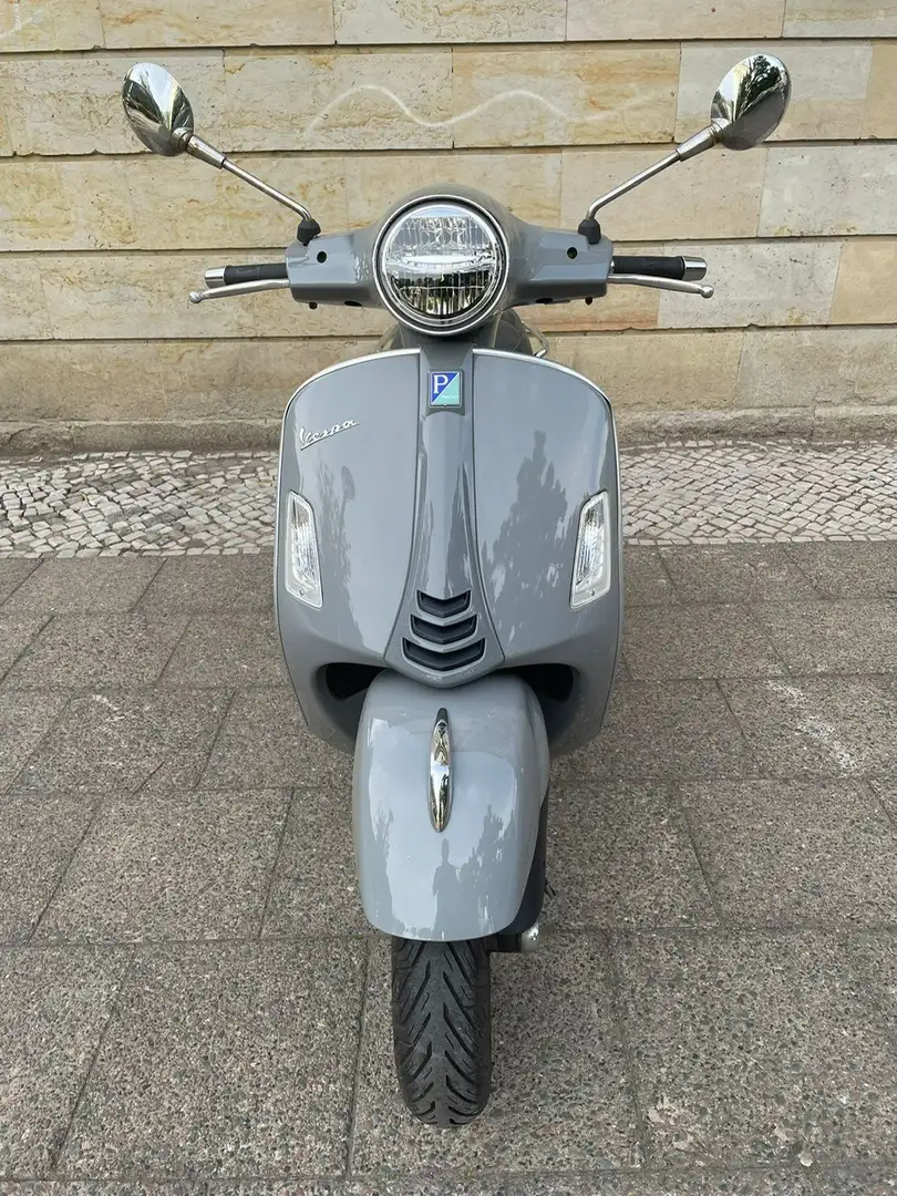 Vespa GTS Super Tech 125 ABS ASR Mia Digitaltacho TÜV neu Szürke - 1