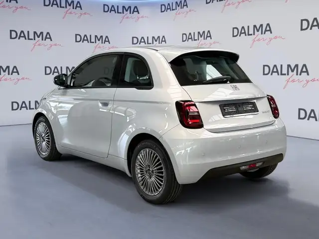 Fiat 500 view 3