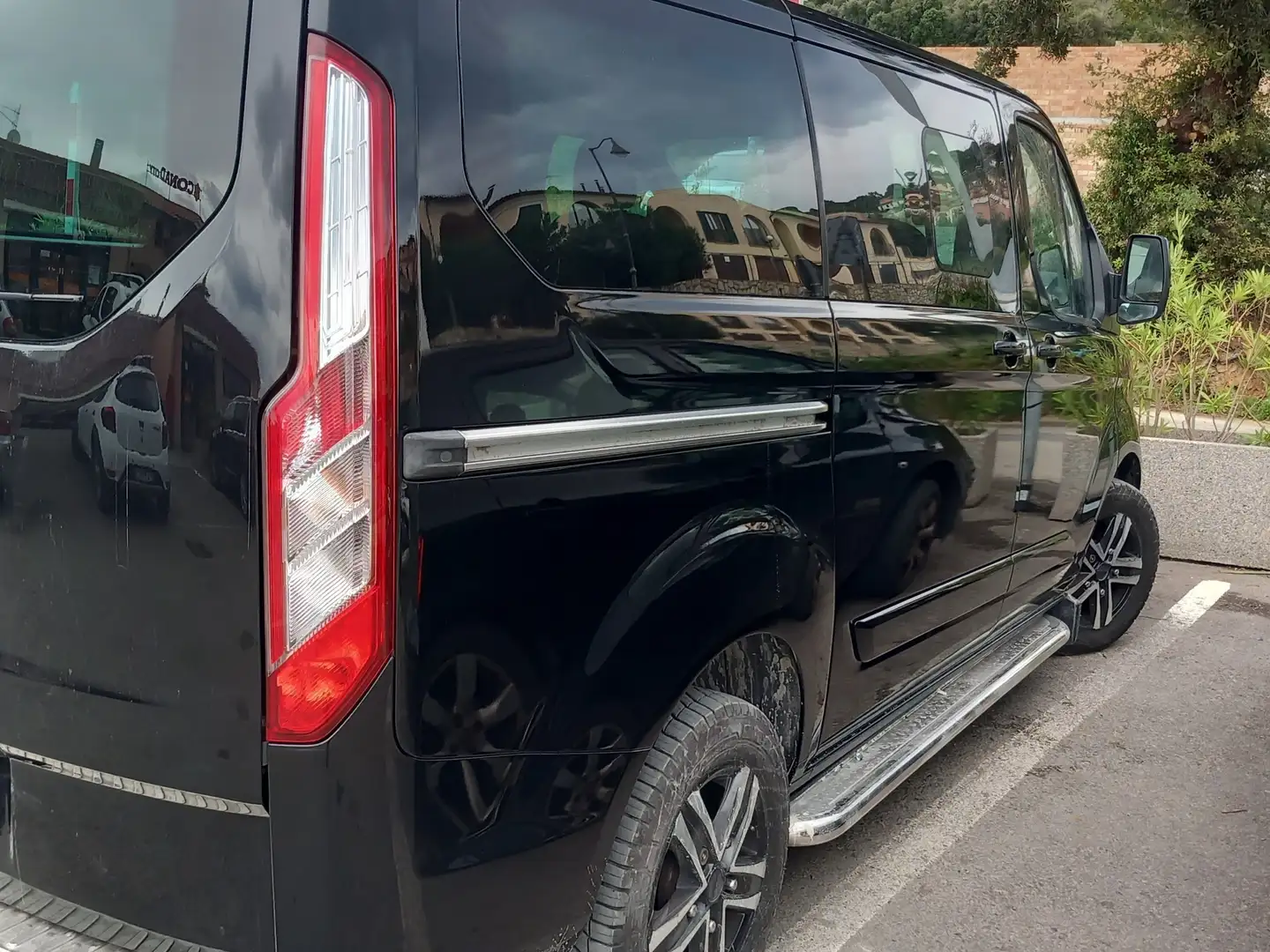 Ford Tourneo Custom - 2