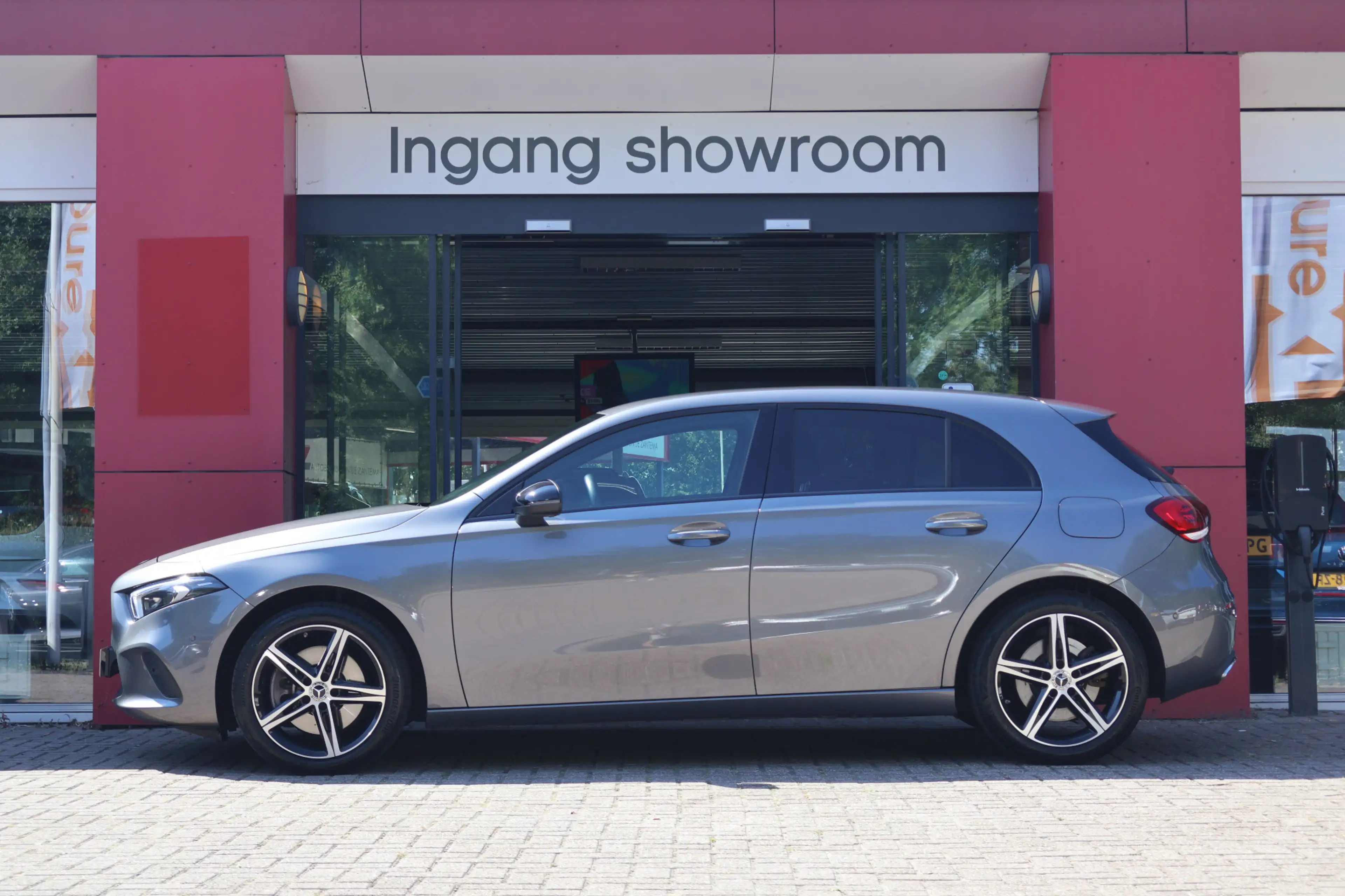 Mercedes-Benz A 250 e Business Line | WideScreen | Diamond Grill | Cam — photo 2