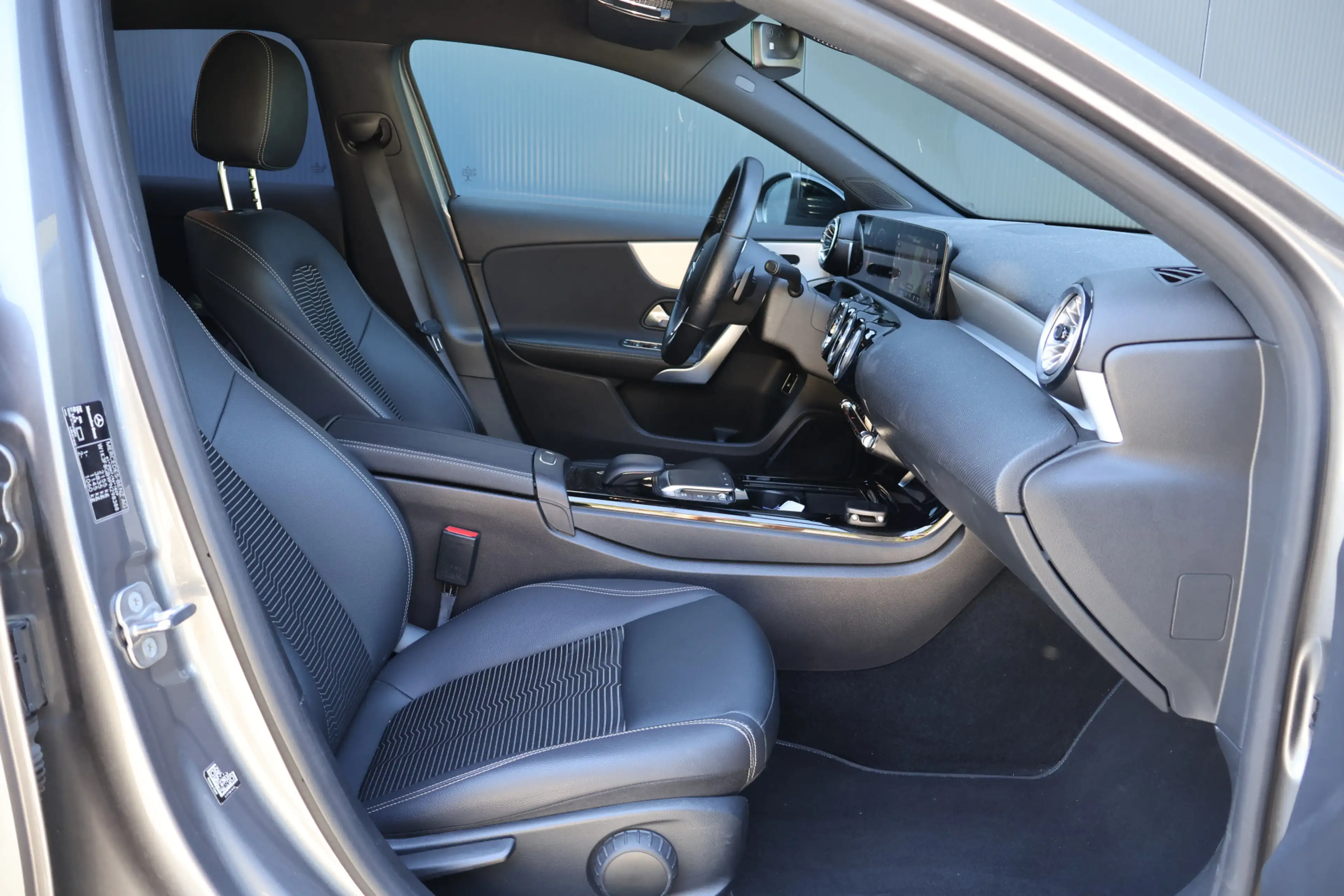 Mercedes-Benz A 250 e Business Line | WideScreen | Diamond Grill | Cam — photo 24