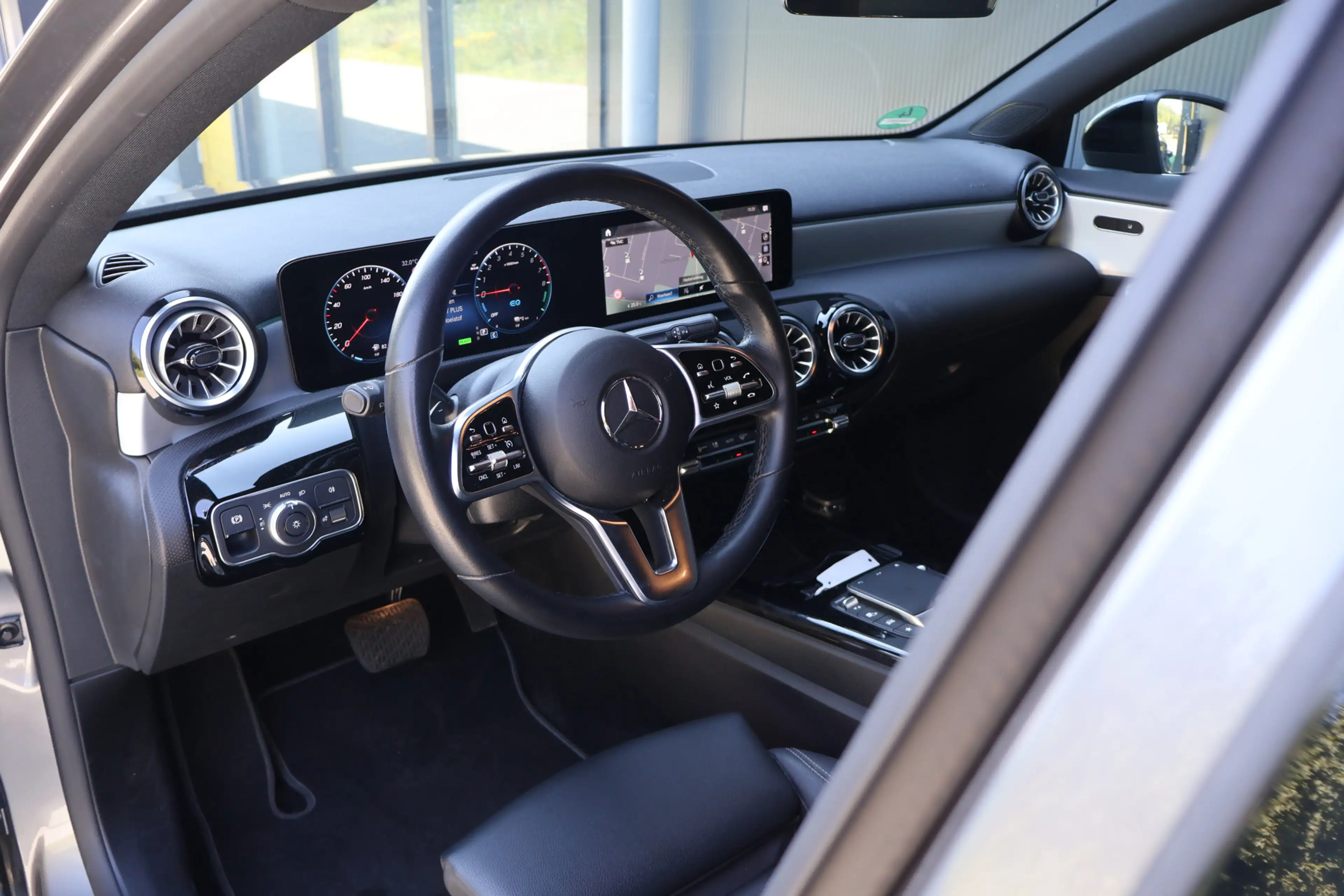 Mercedes-Benz A 250 e Business Line | WideScreen | Diamond Grill | Cam — photo 6