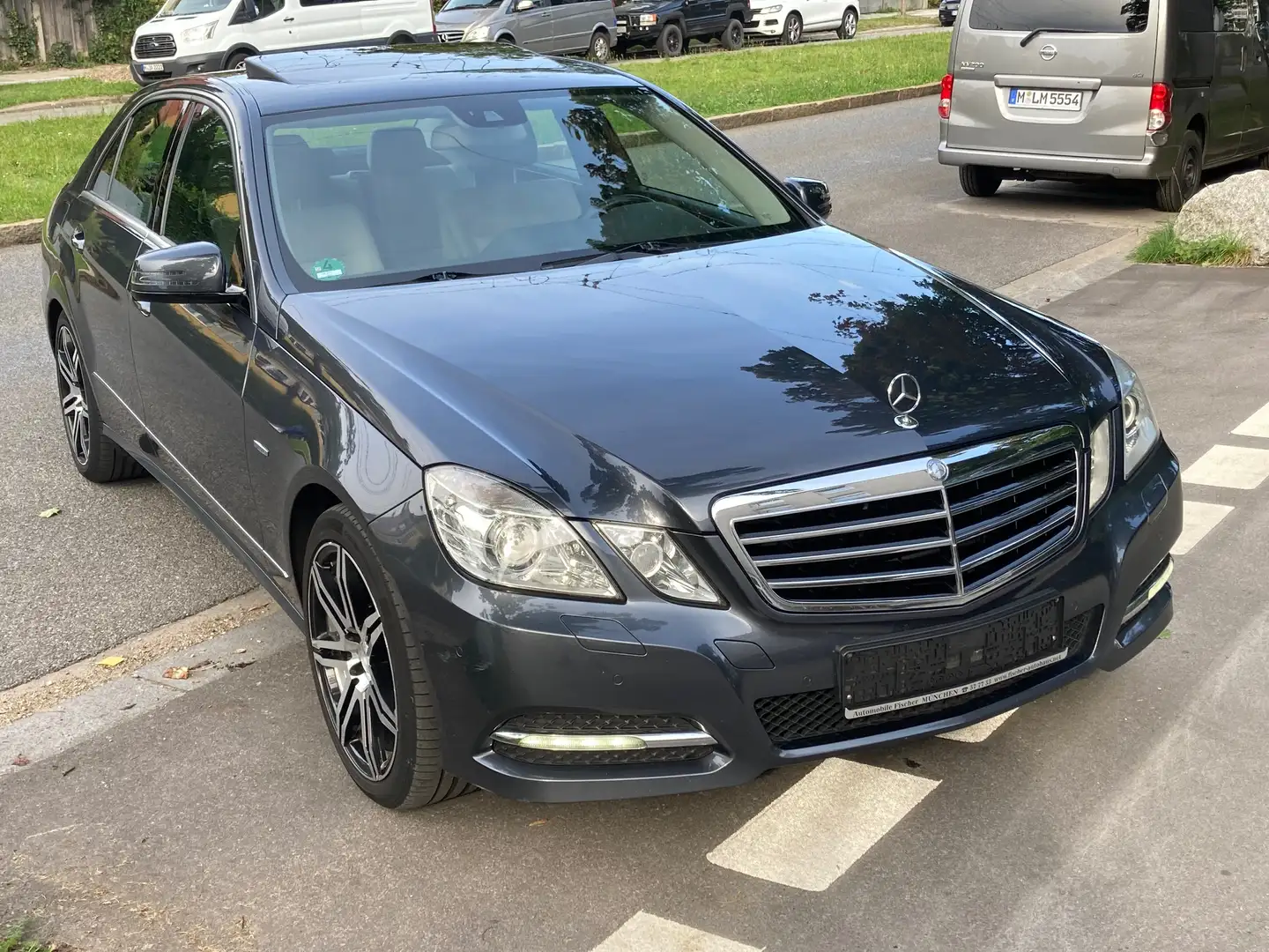 Mercedes-Benz E 350 CDI 4Matic Avantgarde+Leder/Sportpak/COMAND/GSD+ Grau - 2