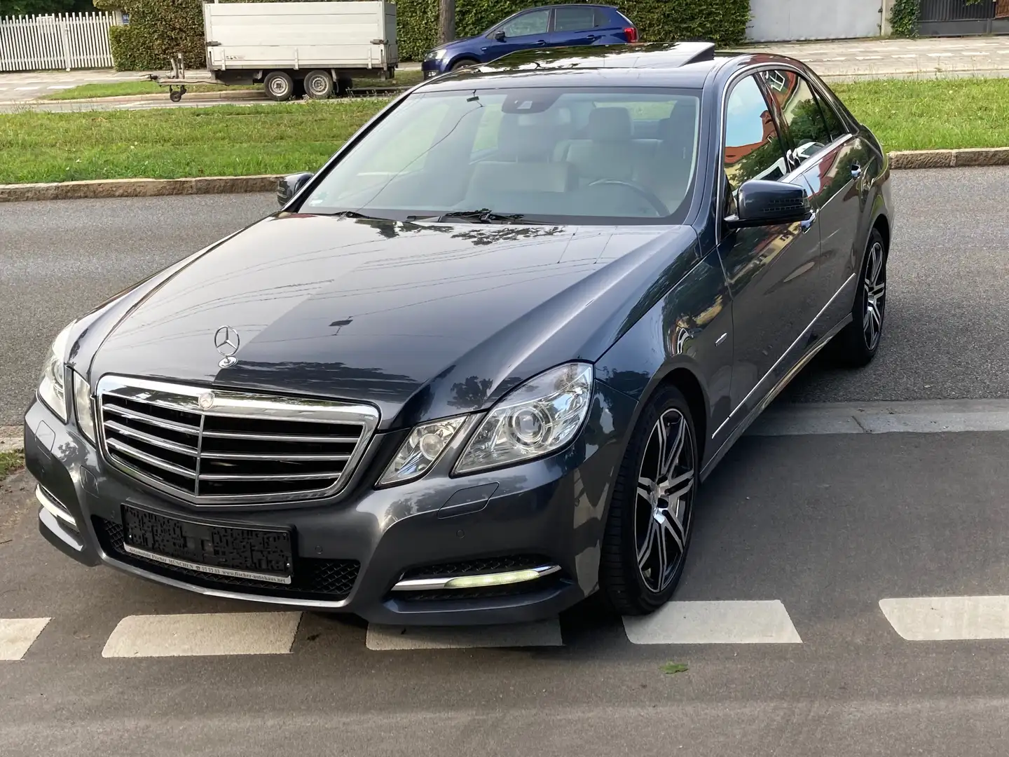 Mercedes-Benz E 350 CDI 4Matic Avantgarde+Leder/Sportpak/COMAND/GSD+ Grau - 1