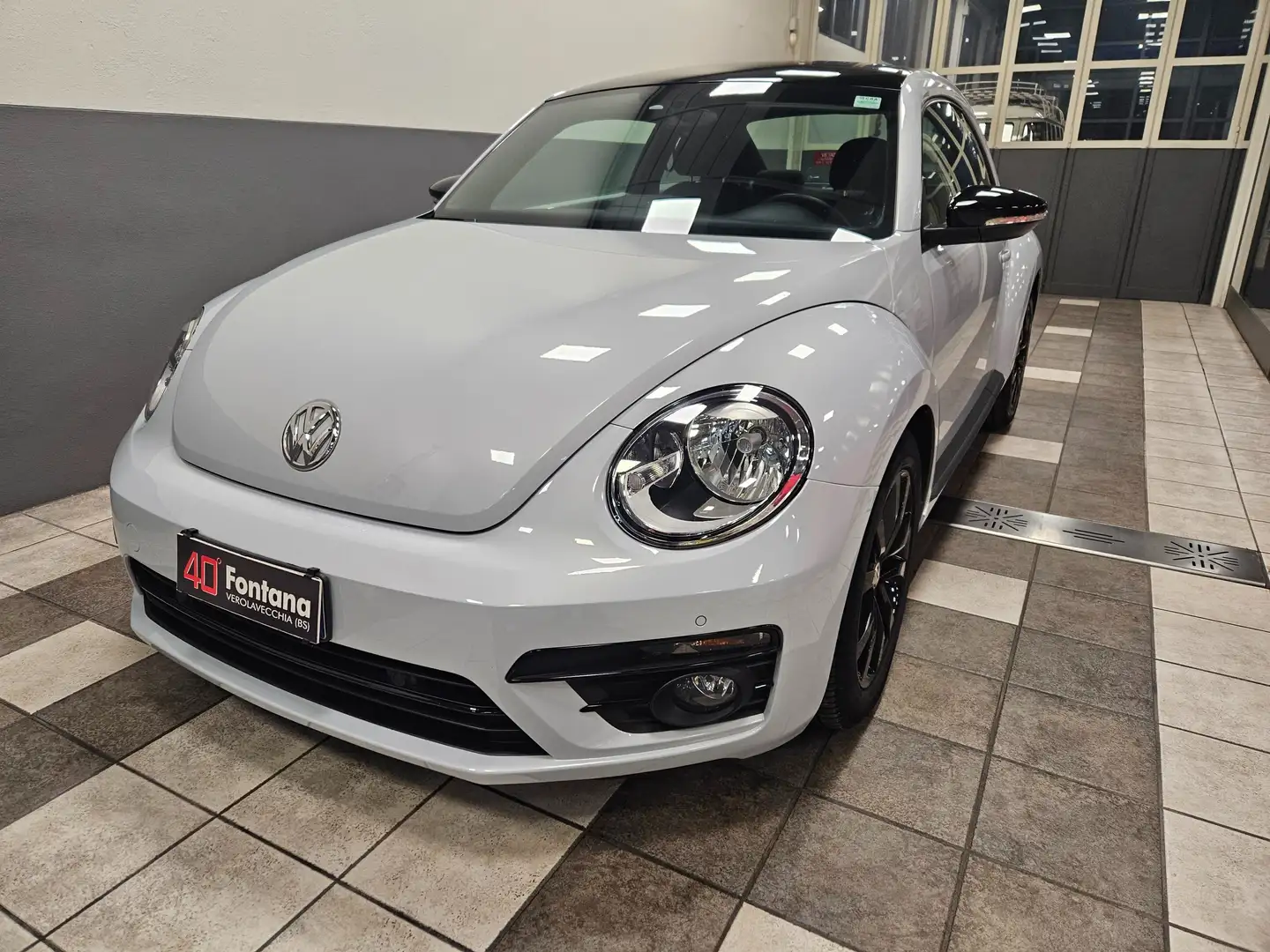 Volkswagen Maggiolino Maggiolino 2017 1.2 tsi Design 105cv Weiß - 1