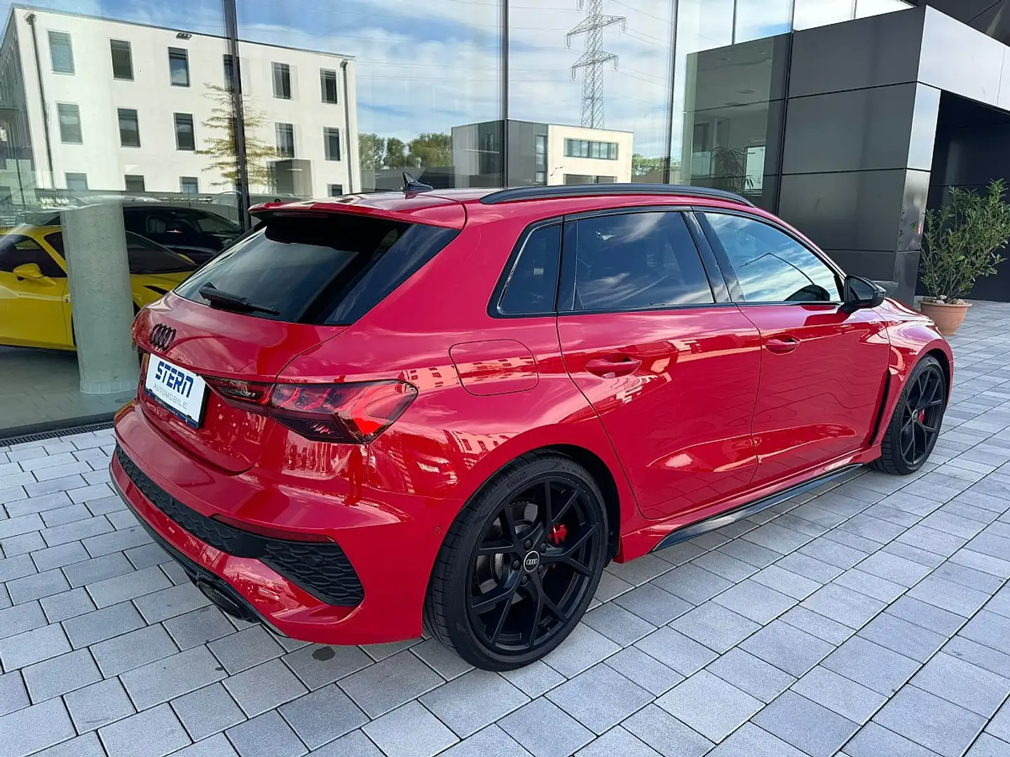Audi RS3 SB TFSI quattro S-tronic *SPORTSITZE*SPORT AUSP... Rot - 2
