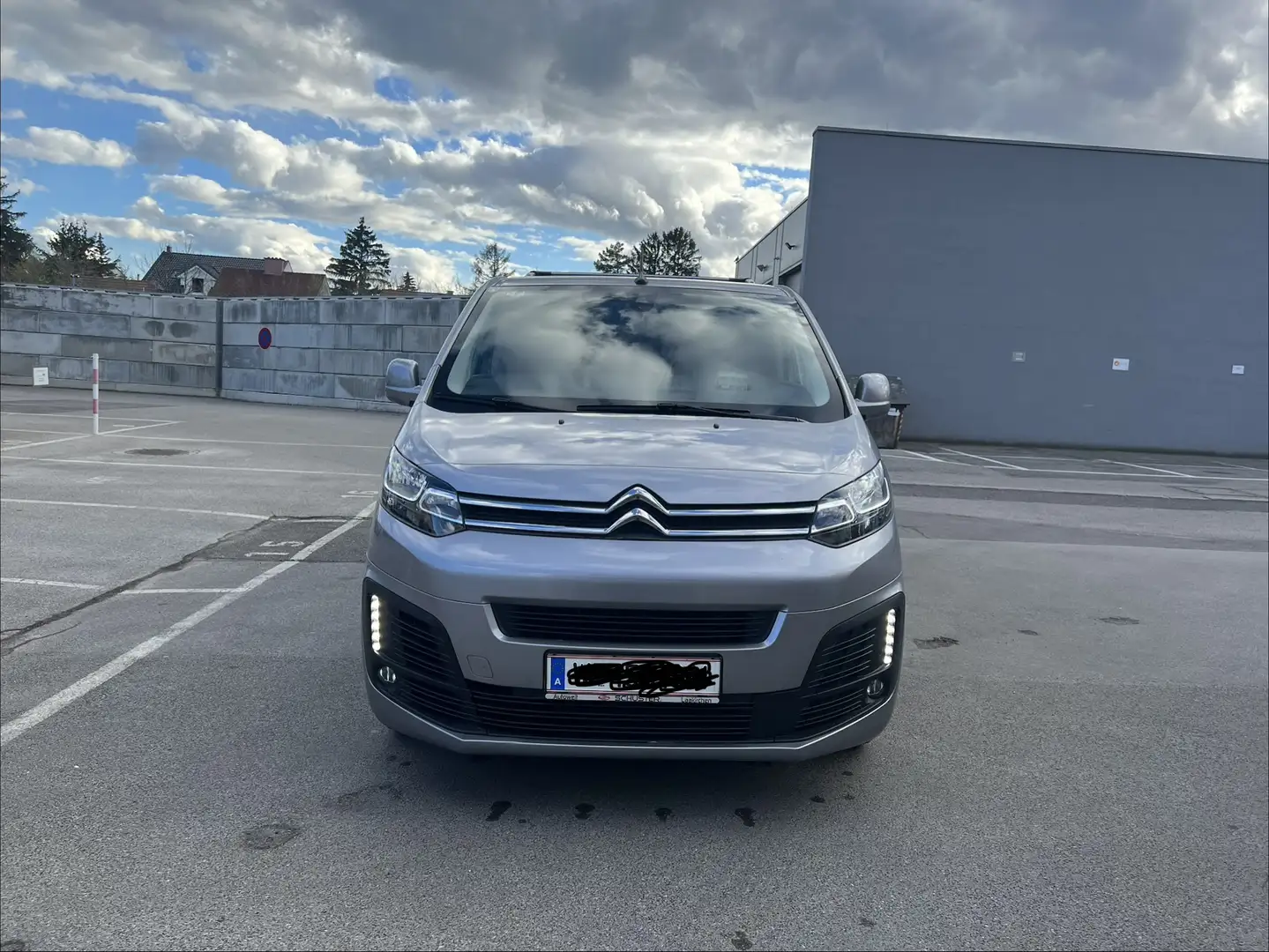 Citroen Jumpy BlueHDi 180 S&S EAT8 XL Komfort Plus Aut. Grau - 2
