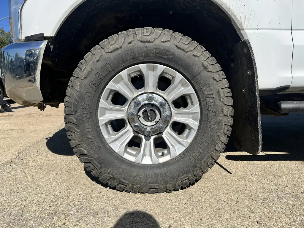 2022 Ford F-250 Super Duty XLT Crew Cab 160 | Upfitter Switches | SYNC 3 | Re — photo 4