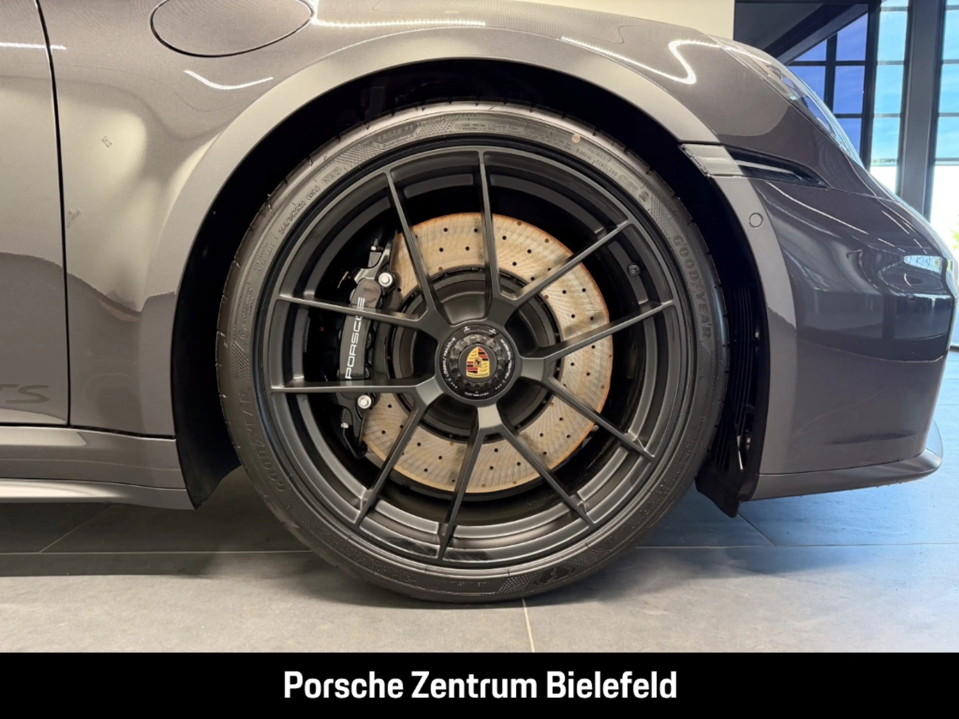 Porsche 992 911 Carrera 4 GTS Cabriolet — photo 8