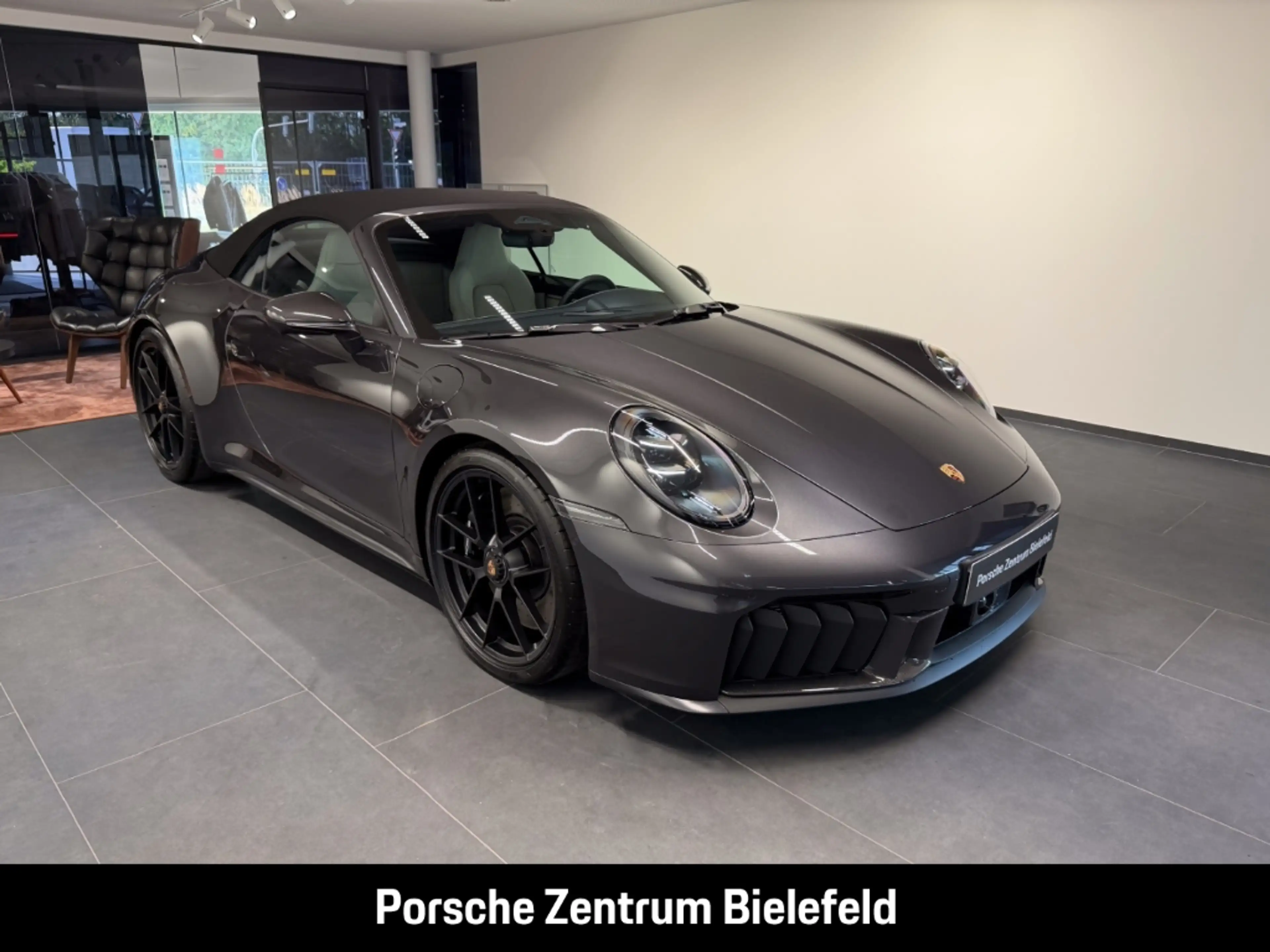 Porsche 992 911 Carrera 4 GTS Cabriolet — photo 11