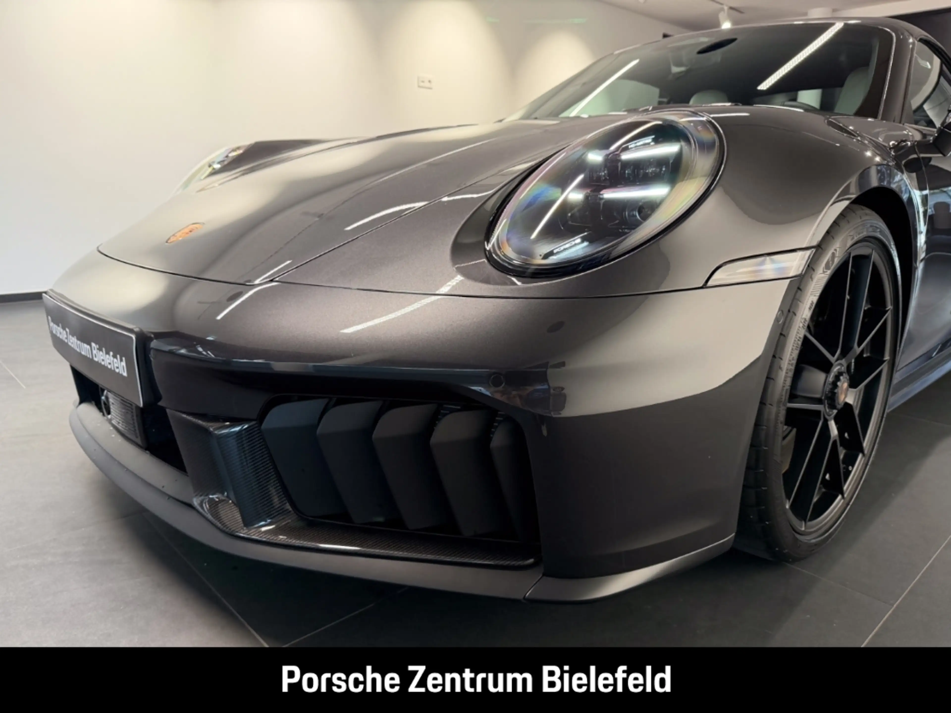 Porsche 992 911 Carrera 4 GTS Cabriolet — photo 13