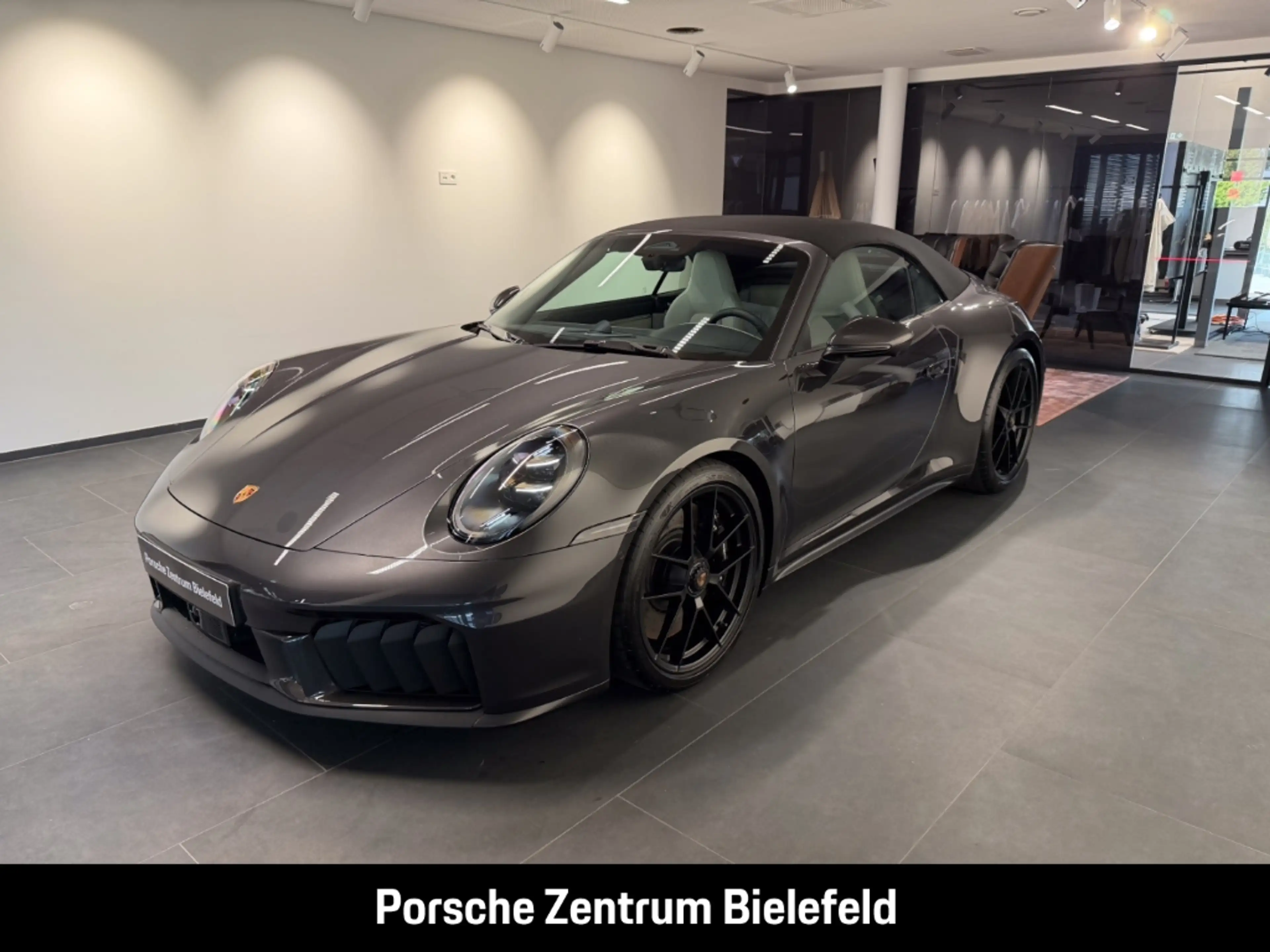 Porsche 992 911 Carrera 4 GTS Cabriolet