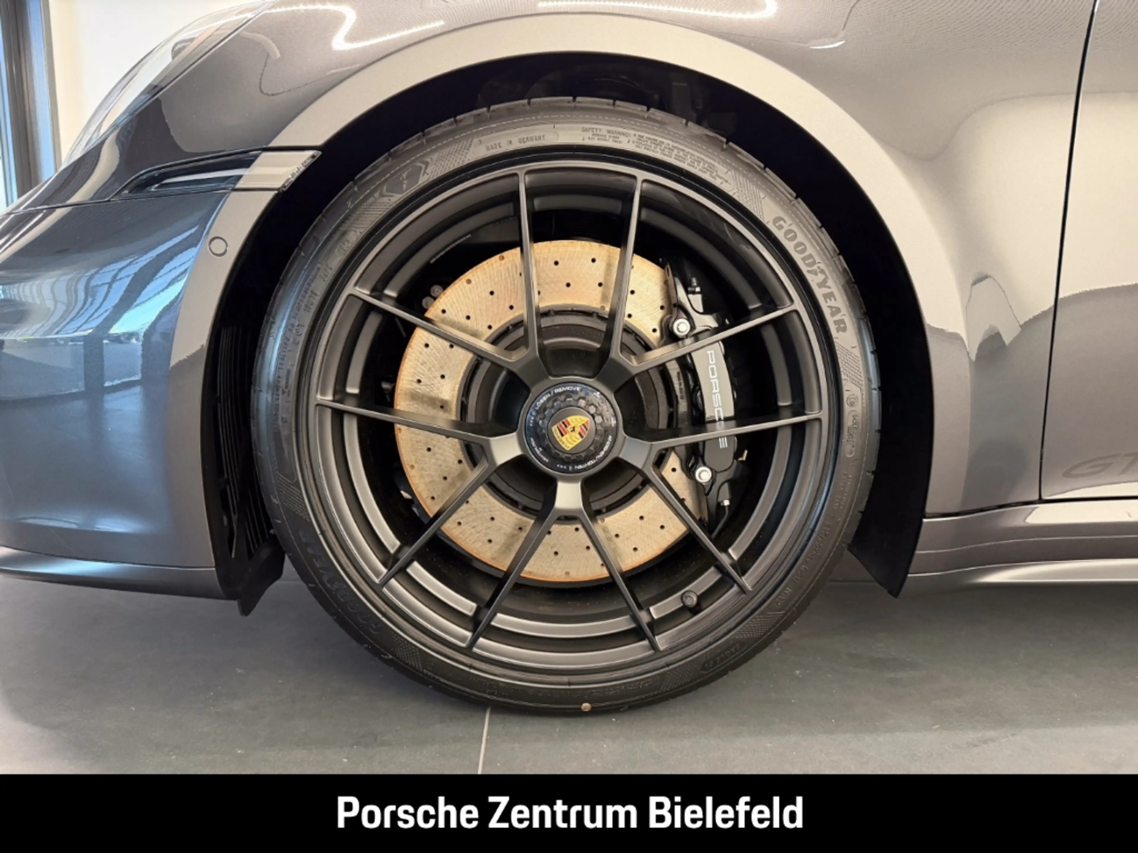 Porsche 992 911 Carrera 4 GTS Cabriolet — photo 5
