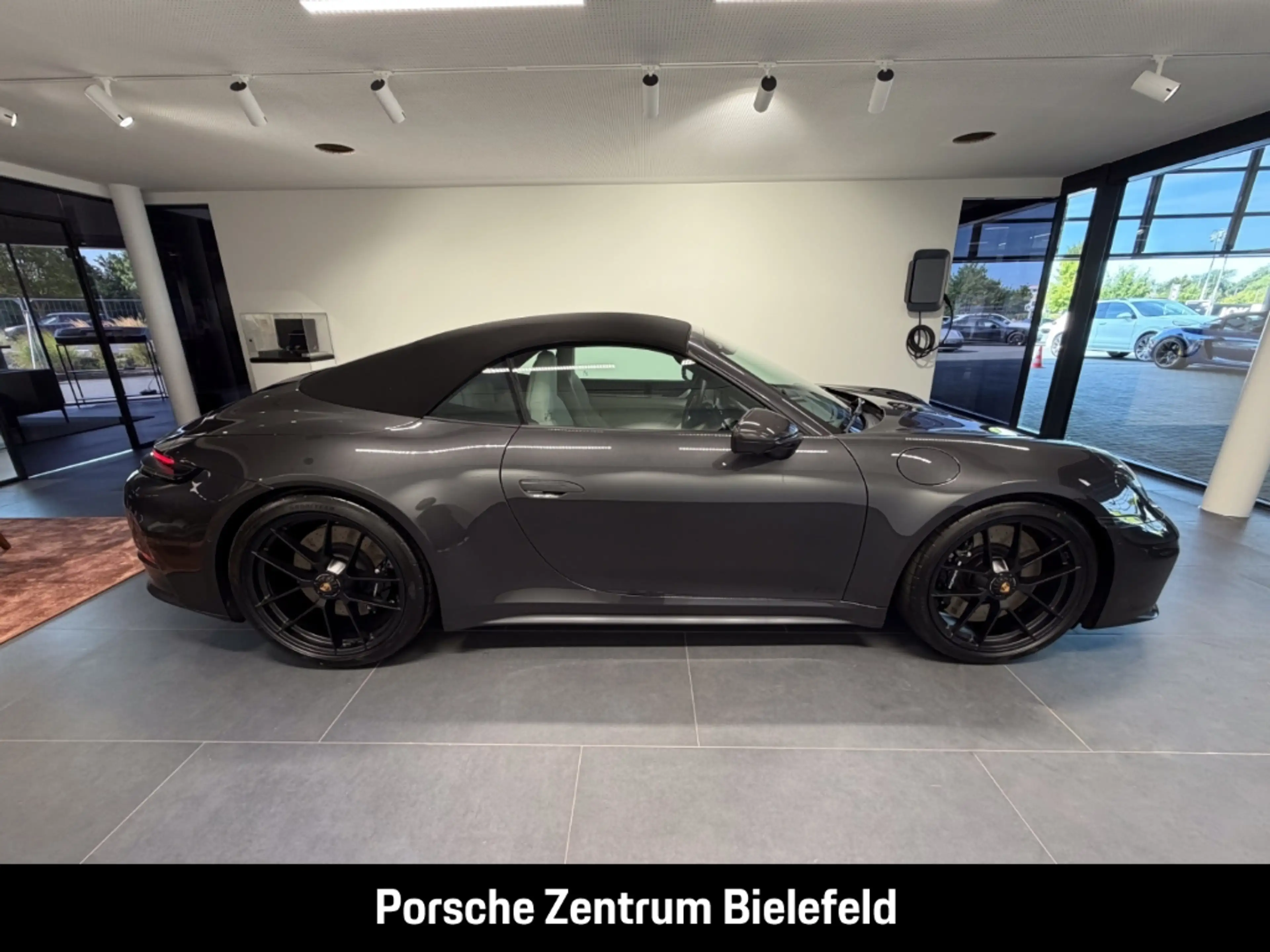 Porsche 992 911 Carrera 4 GTS Cabriolet — photo 10