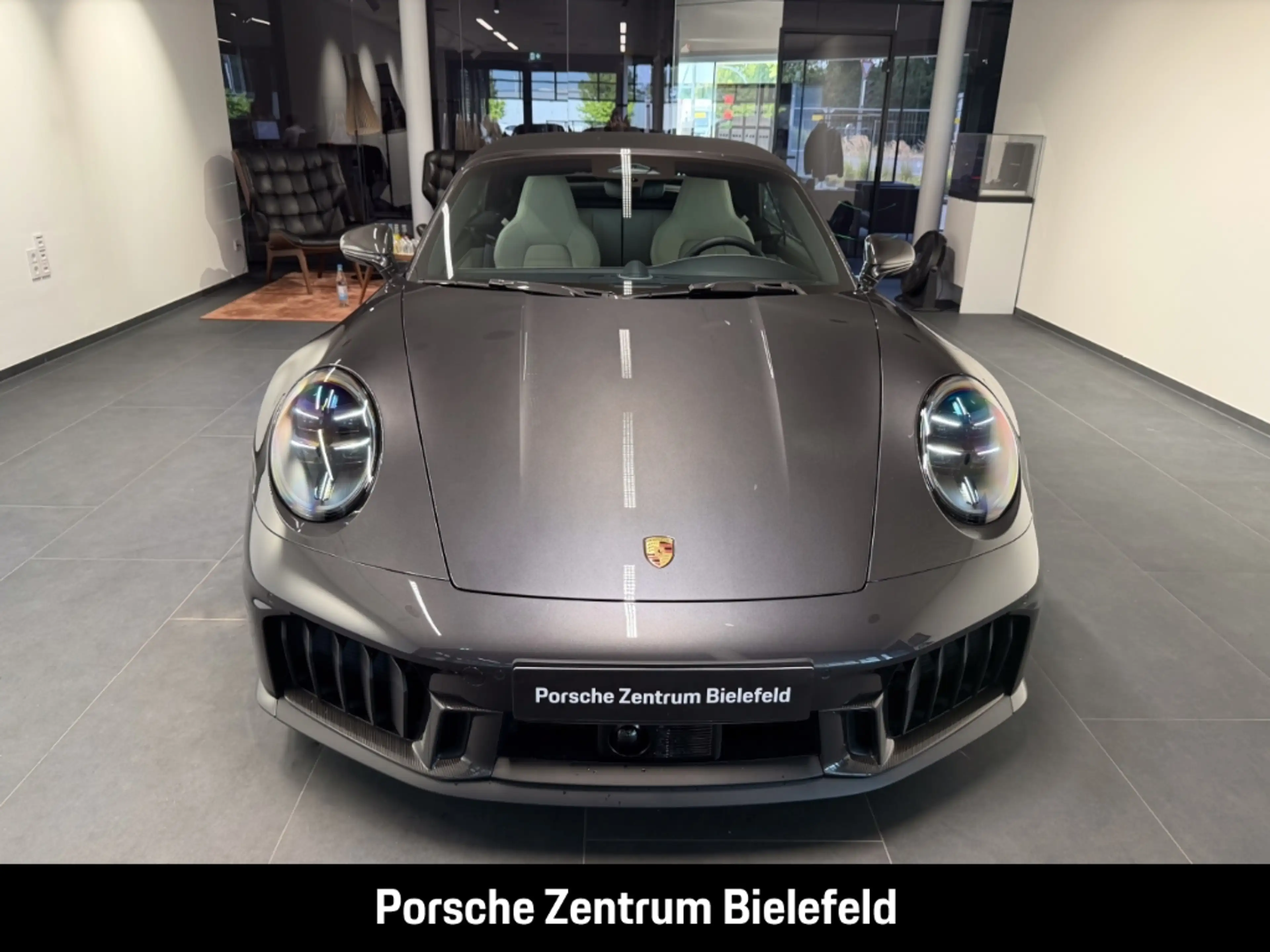 Porsche 992 911 Carrera 4 GTS Cabriolet — photo 12
