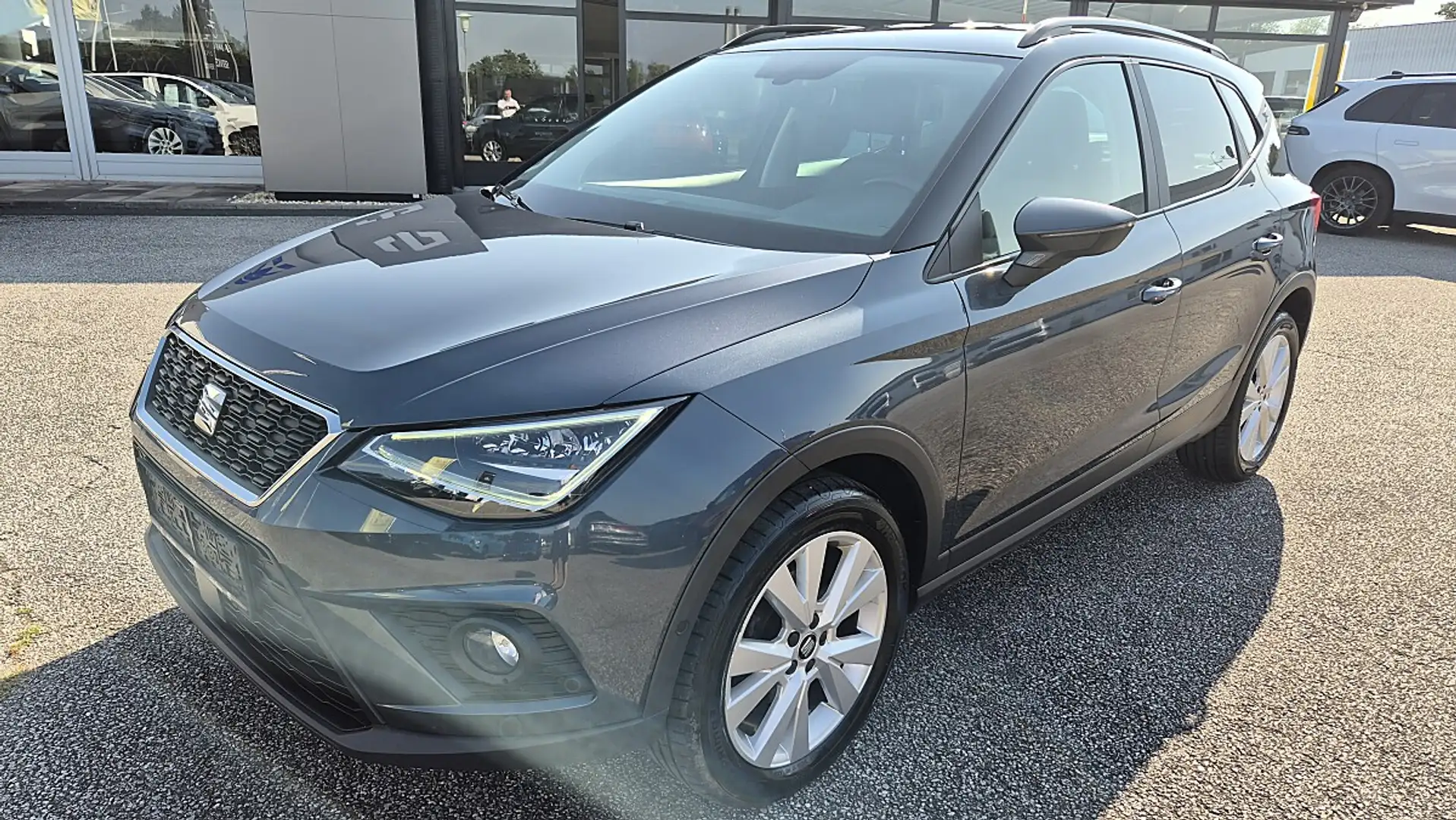 SEAT Arona 1,0 Eco TSI Style Grau - 1