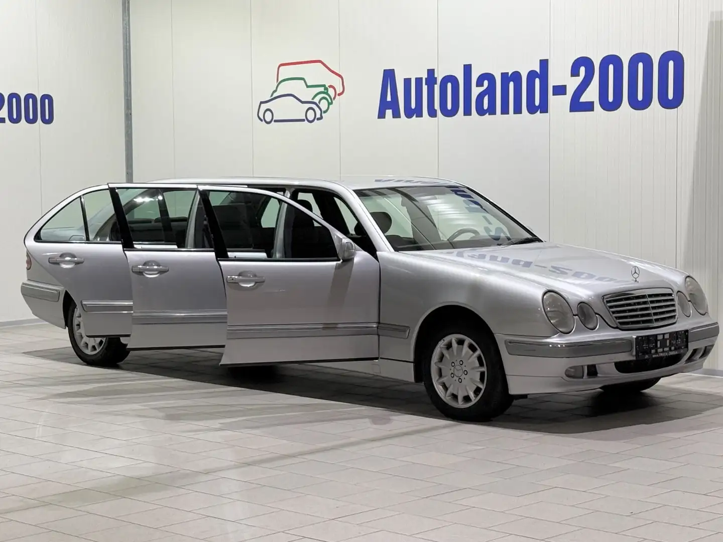 Mercedes-Benz E 200 Lang-Stretch-6Türen-Chauffeurdienst Argent - 2