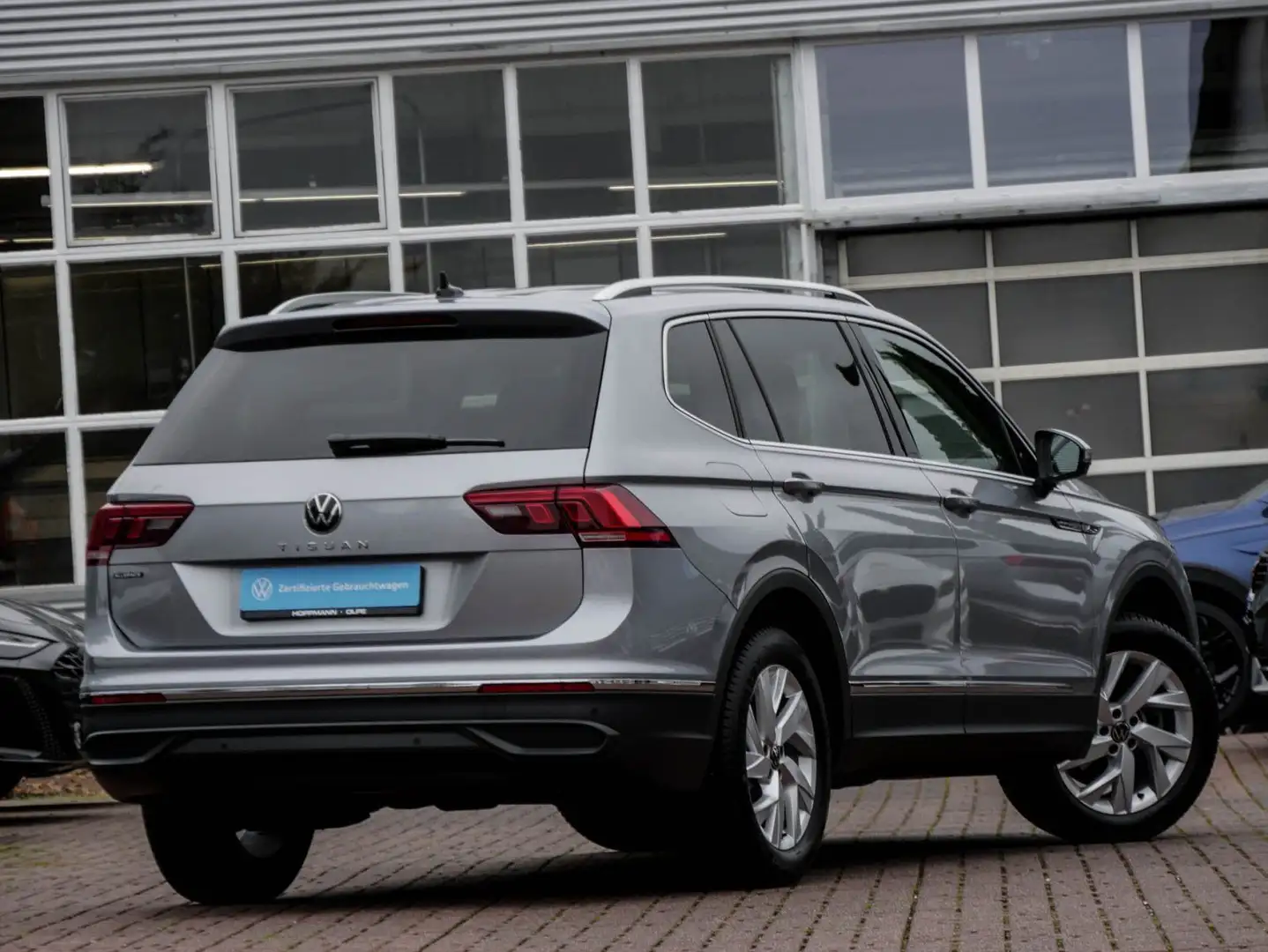 Volkswagen Tiguan Allspace 1.5 TSI Life DSG 7-Sitzer AHK LE Silber - 2