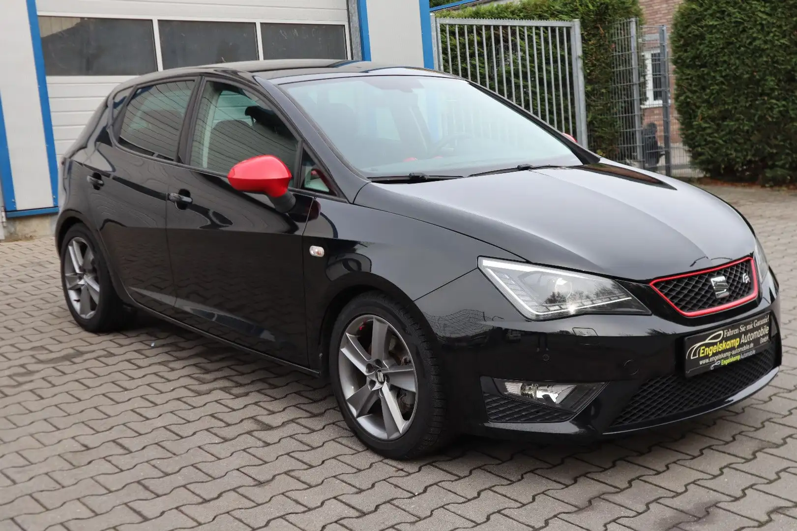 SEAT Ibiza 1.0 FR/NAVI/PDC/XENON/SHZ/MFL/TEMPOMAT Schwarz - 1