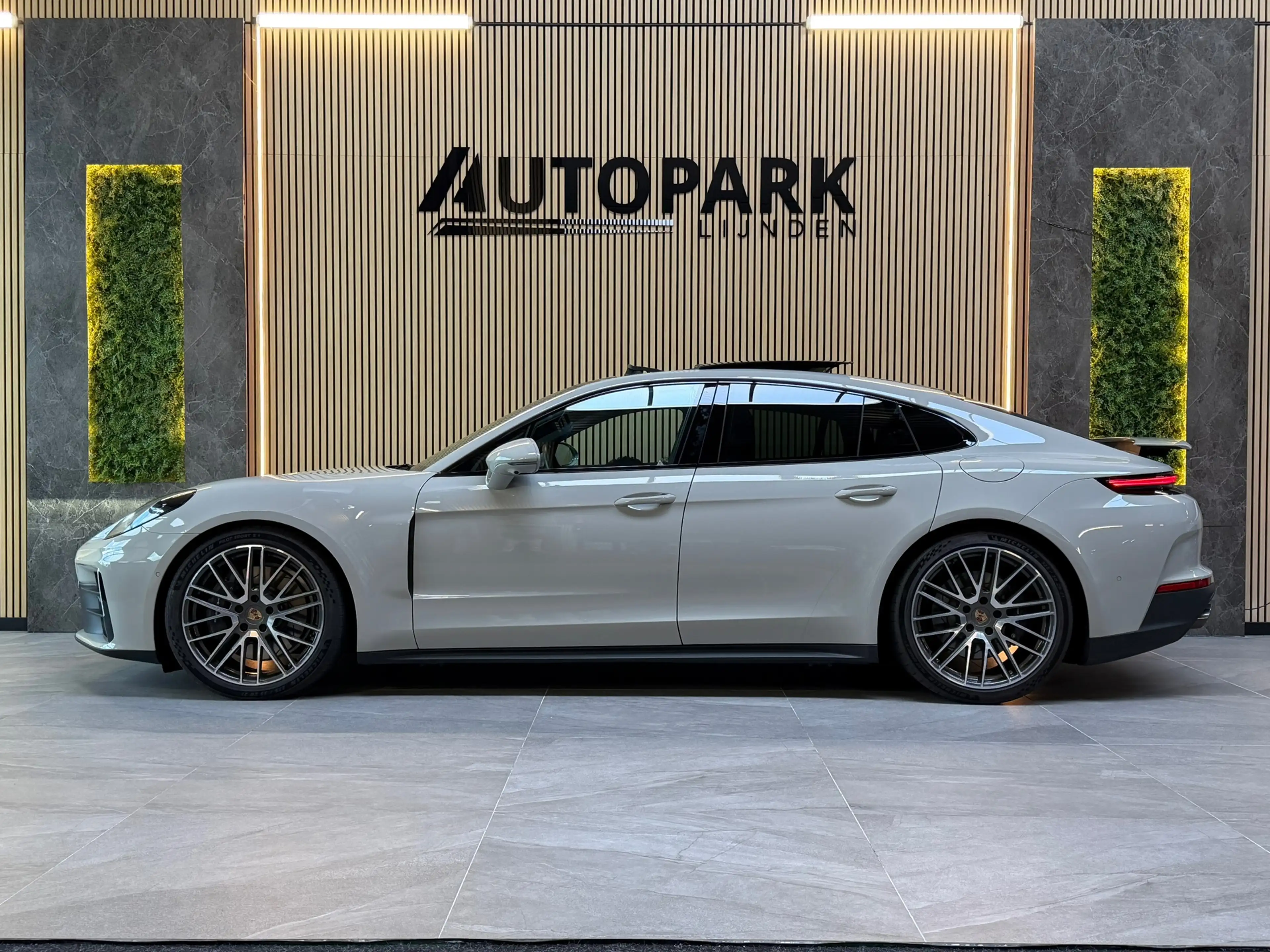Porsche Panamera 2.9 4 E-Hybrid PANO|BOSE|HuD|SOFTCLOSE|360 CAMERA| — photo 3