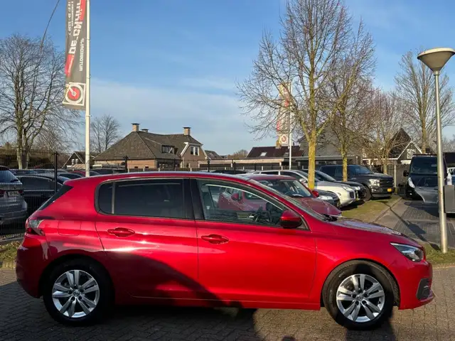 Peugeot 308 view 4