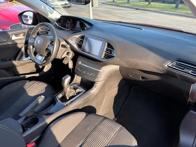 Peugeot 308 view 8