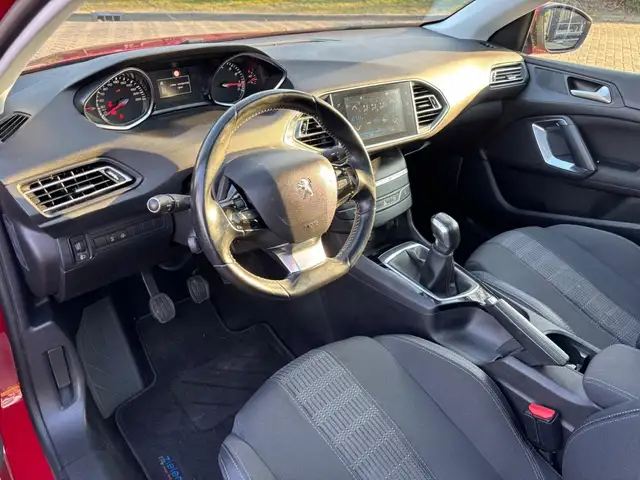 Peugeot 308 view 9