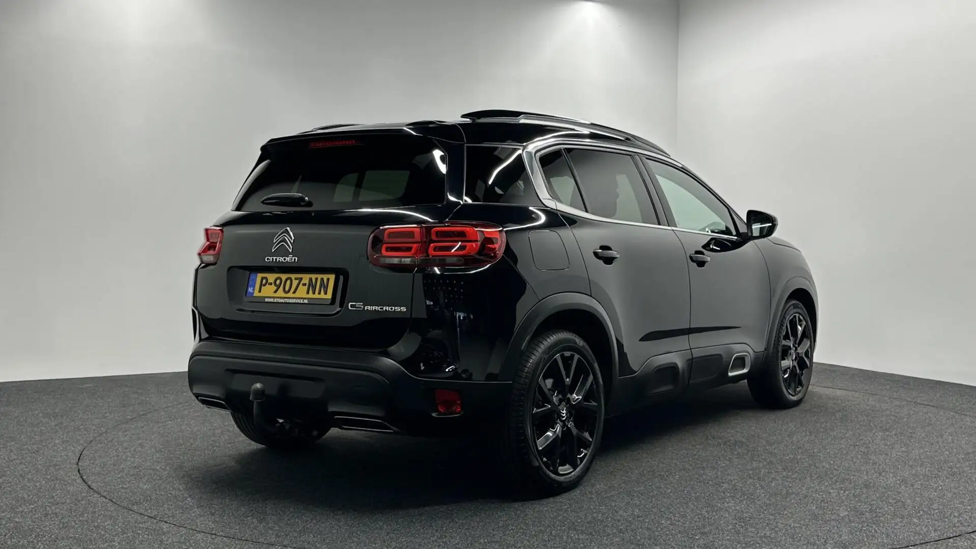 Citroen C5 Aircross 1.2 PureTech Shine CAMERA TREKHAAK NAVI ECC CRUISE Zwart - 2