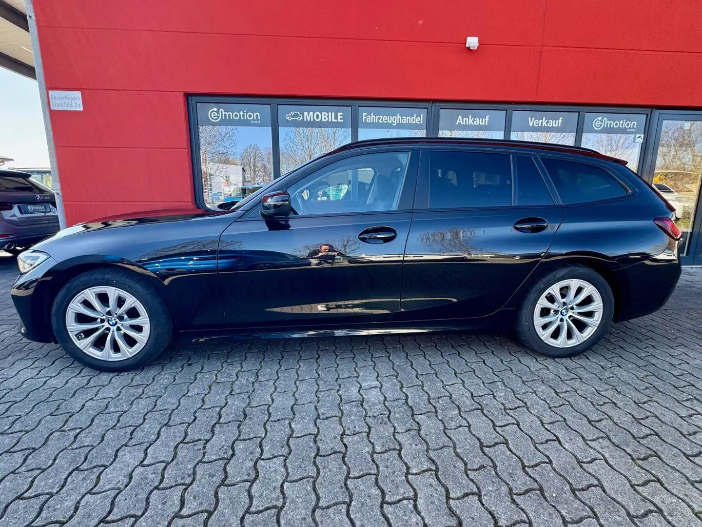 BMW 318 d Touring Steptronic*Sportsitze*LED*DAB*AHK* Zwart - 2