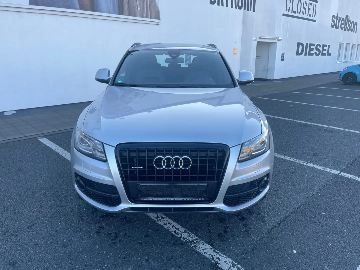 Audi Q5 3.0 TDI quattro S tronic Stříbrná - 2