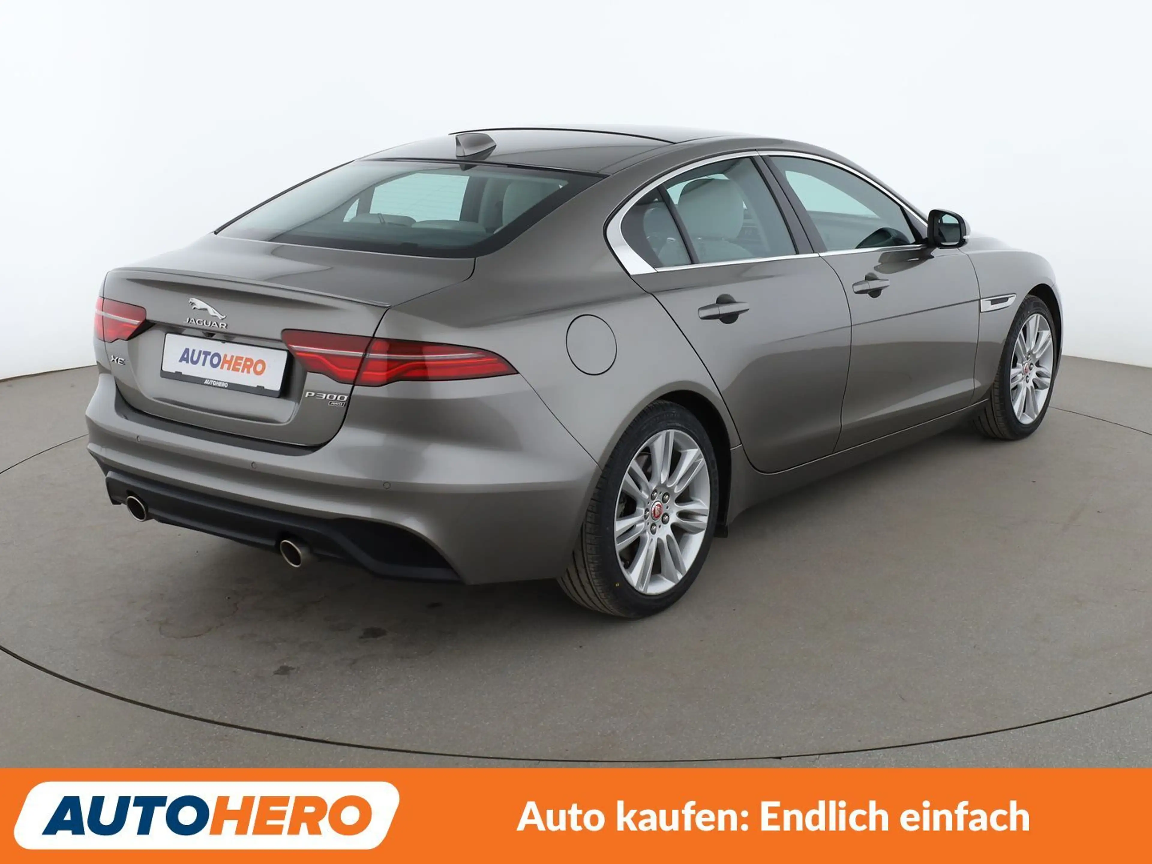 Jaguar XE 30t HSE AWD Aut.*NAVI*ACC*CAM*PDC*SHZ*PANO* — photo 6