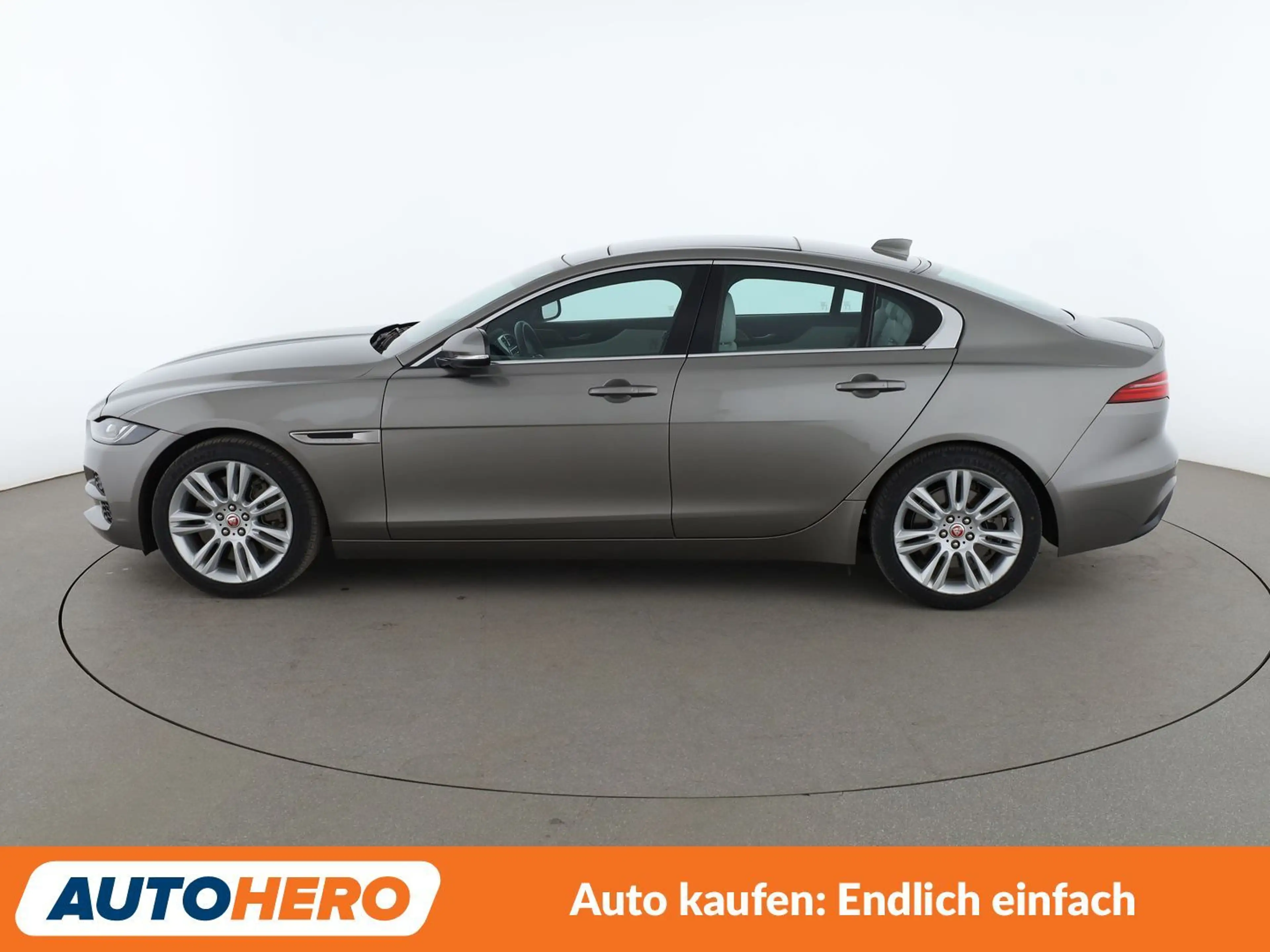 Jaguar XE 30t HSE AWD Aut.*NAVI*ACC*CAM*PDC*SHZ*PANO* — photo 3