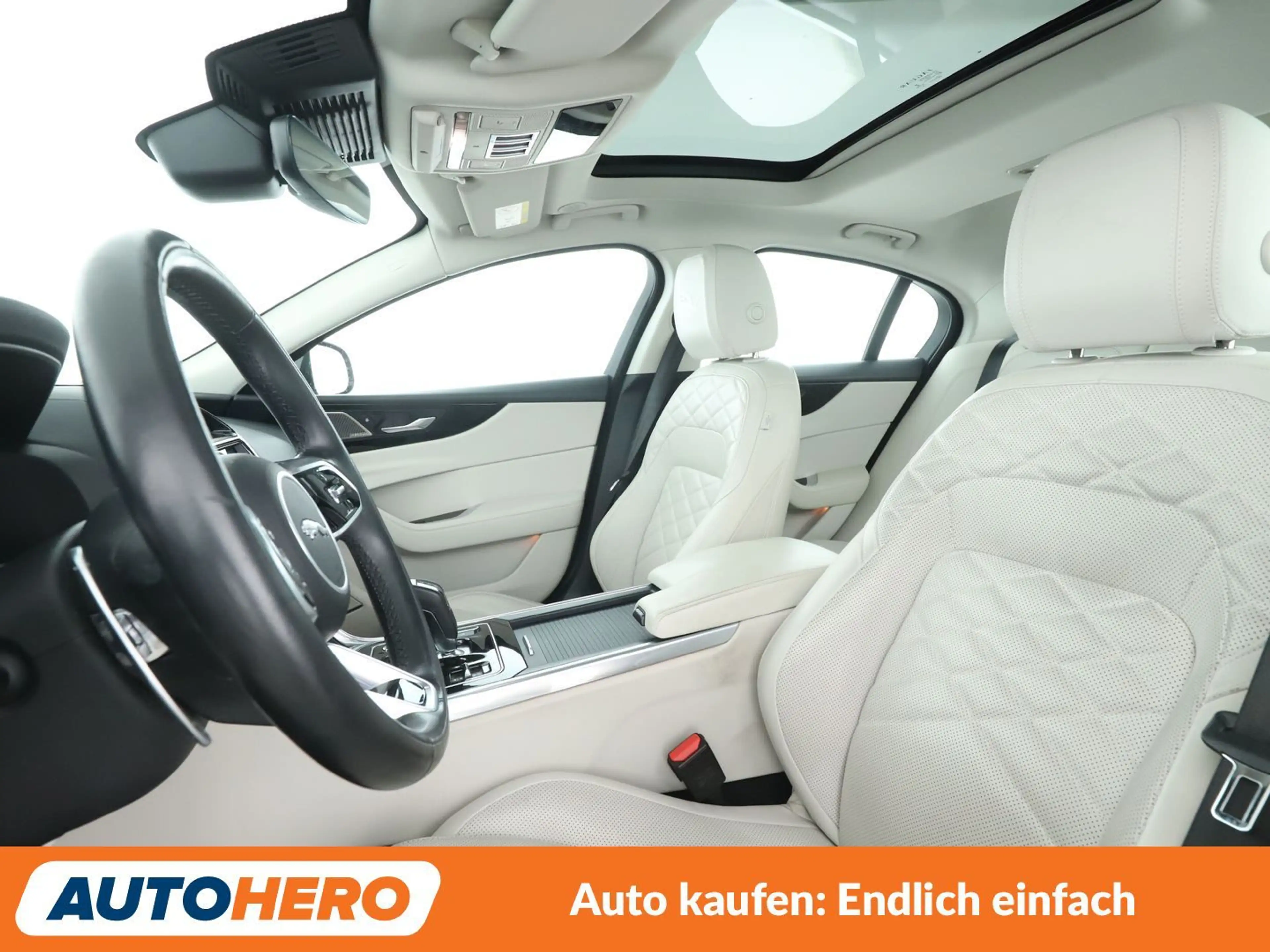 Jaguar XE 30t HSE AWD Aut.*NAVI*ACC*CAM*PDC*SHZ*PANO* — photo 10