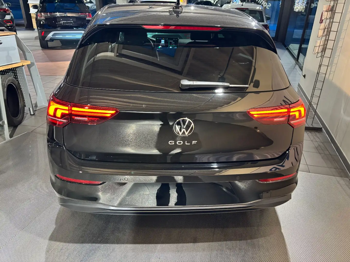 Volkswagen Golf Life 1.5 TSI OPF 85kW  "ACC+LED+Kamera" Zwart - 2