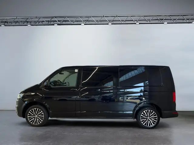 Volkswagen Transporter view 3