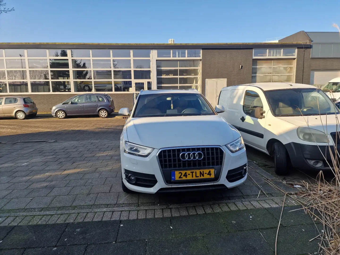 Audi Q3 2.0 TDI Pro Line Wit - 1