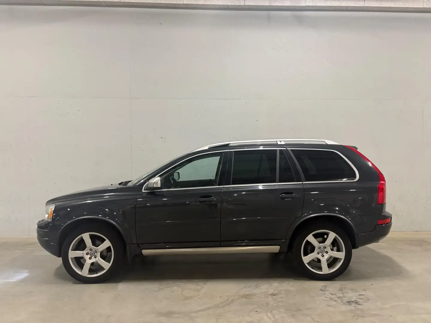 Volvo XC90 2.4 D5 Executive Aut. Dak 7pers. R-design Сірий - 2