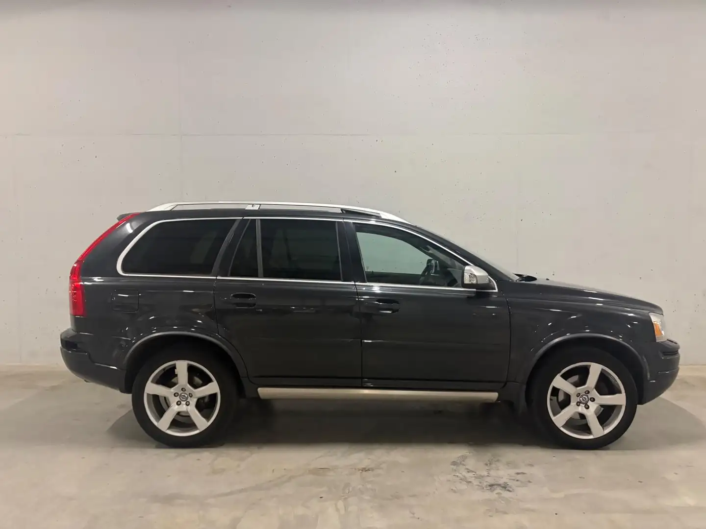Volvo XC90 2.4 D5 Executive Aut. Dak 7pers. R-design Сірий - 1
